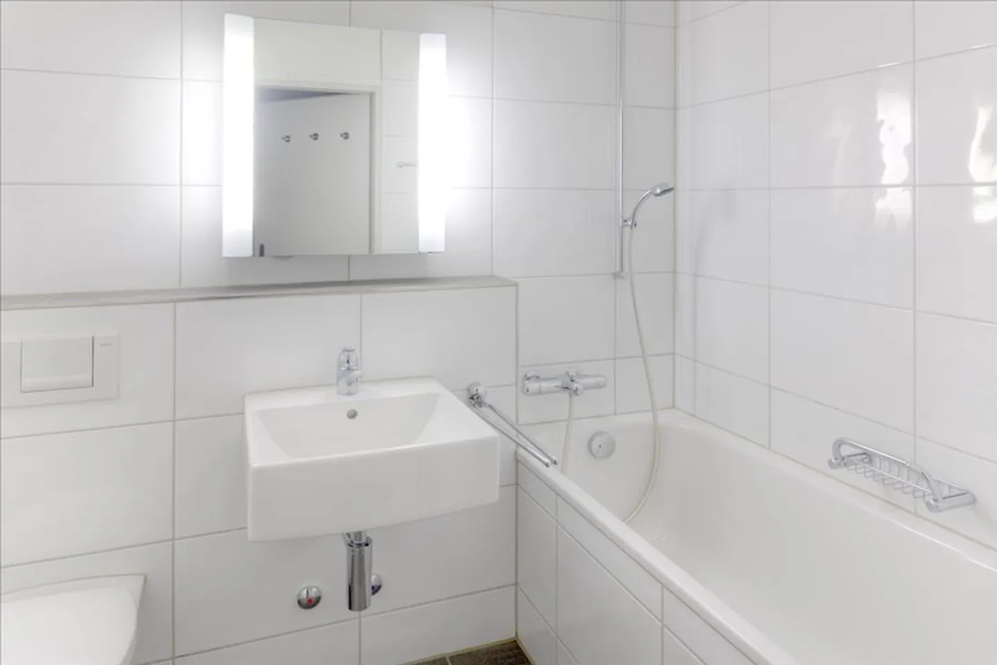 Quiet and Central - Photo 5 of 8