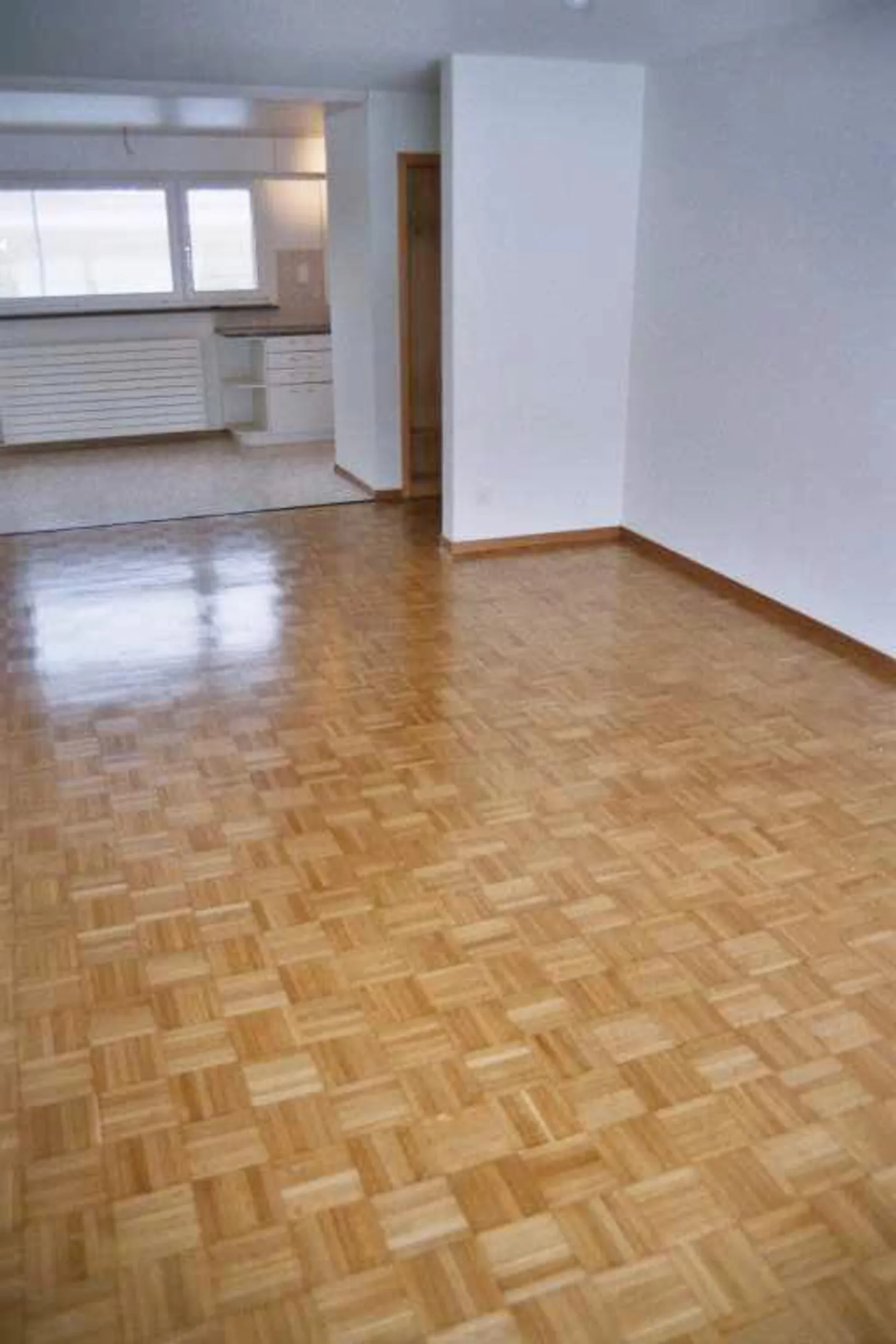 Appartement 4,5 pièces dans un emplacement calme et proche de la ville - Photo 4 sur 10