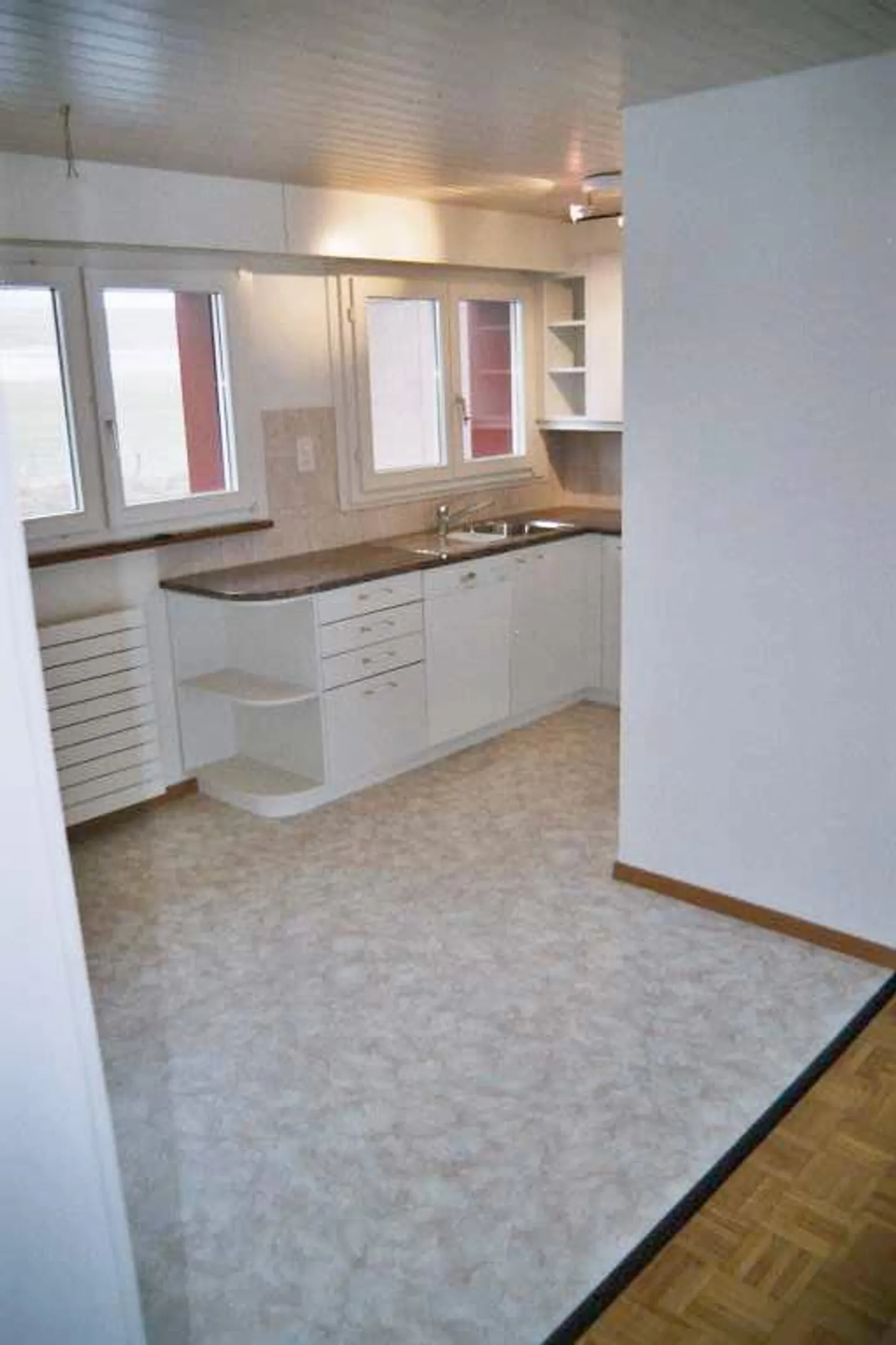 Appartement 4,5 pièces dans un emplacement calme et proche de la ville - Photo 5 sur 10