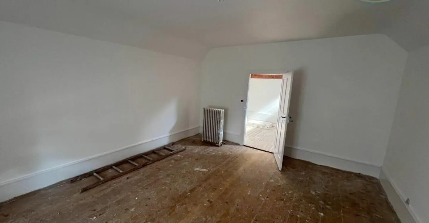Haus zu renovieren mit der Möglichkeit, mehrere Wohnungen zu schaffen - Foto 2 von 6