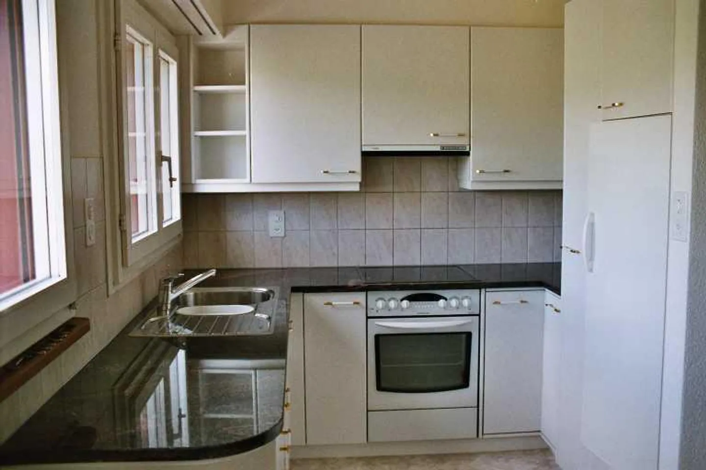 Appartement 4,5 pièces dans un emplacement calme et proche de la ville - Photo 6 sur 10