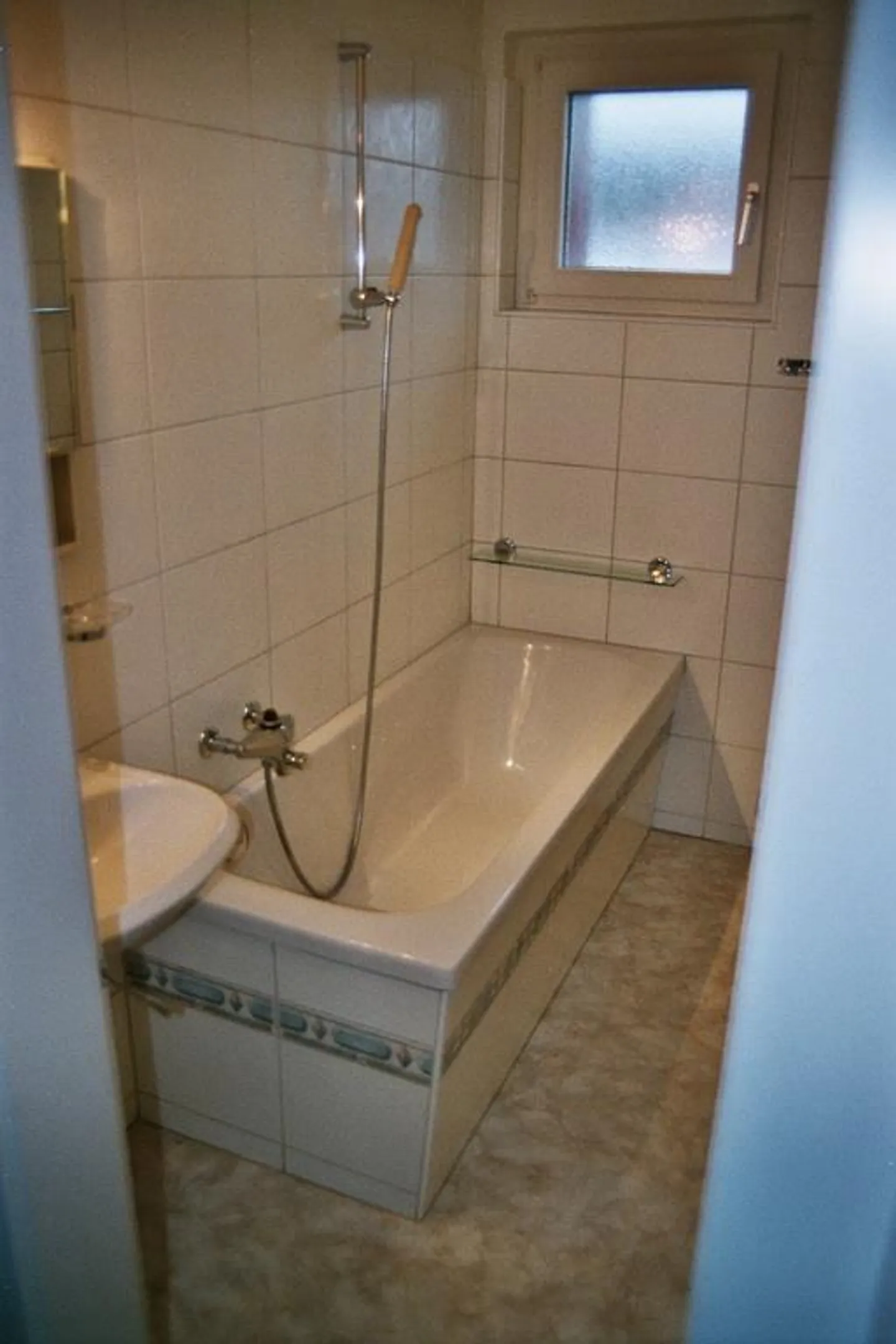 Appartement 4,5 pièces dans un emplacement calme et proche de la ville - Photo 7 sur 10