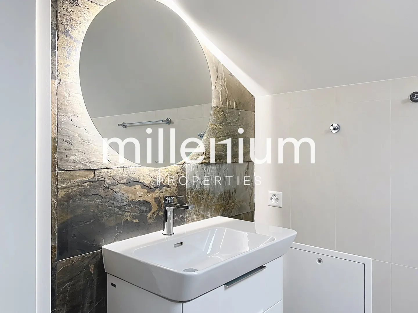 Moderne Doppelhaushälfte mit unabhängigem Studio - Foto 13 von 18