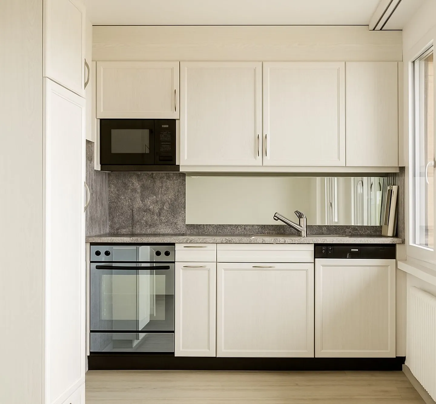 CITY APARTMENT WITH A VIEW - Photo 4 of 6