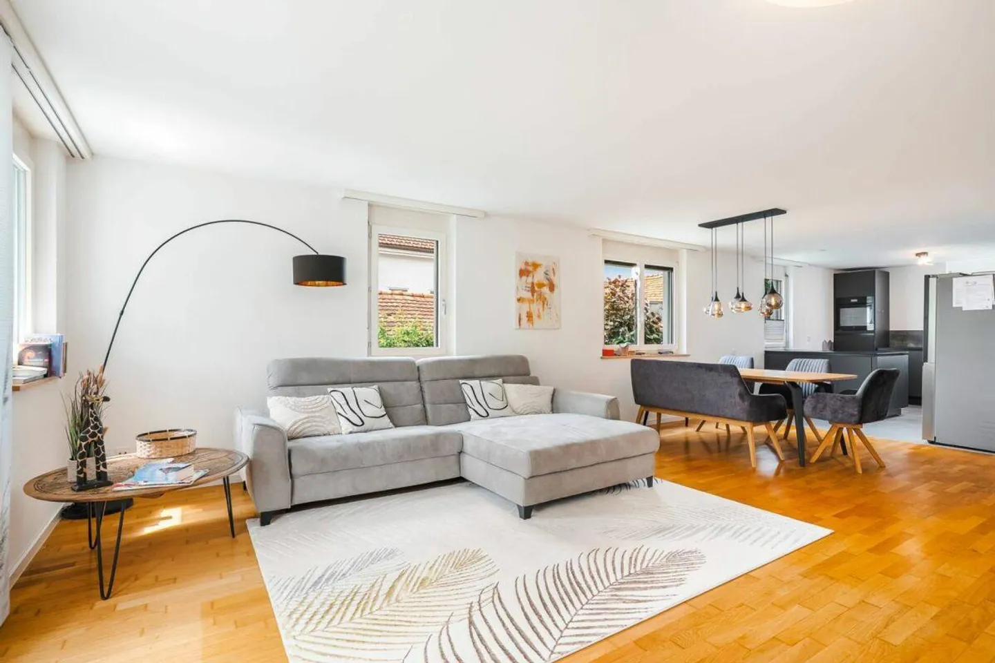 Charming 4.5-room apartment in a well-kept neighborhood - Photo 2 of 10