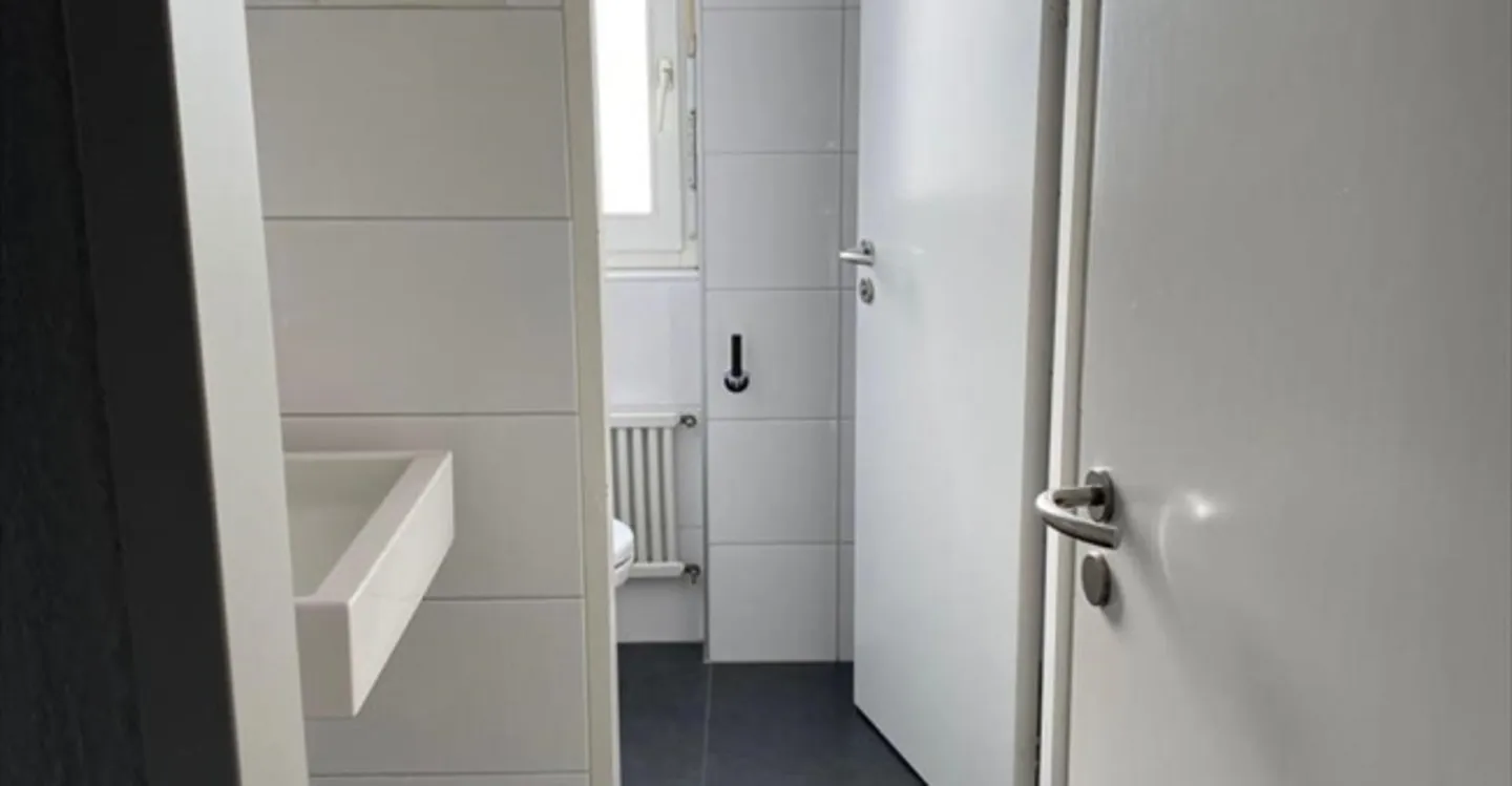 Commercial 4 rooms - Photo 4 of 8