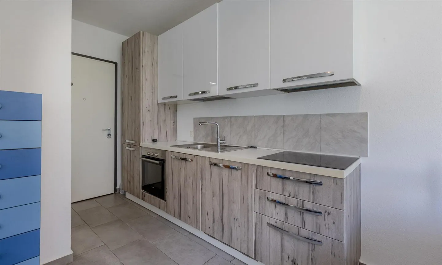 APPARTEMENT 2,5 PIÈCES RÉNOVÉ À CADENAZZO - Photo 4 sur 7