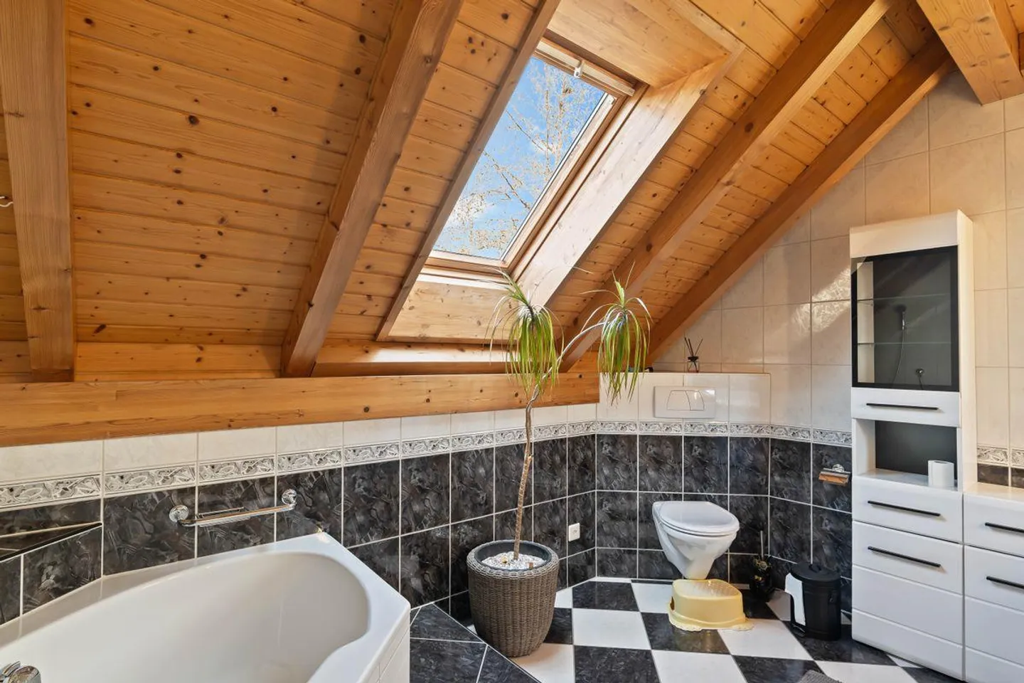 Charming Single Family Home - Photo 7 of 13