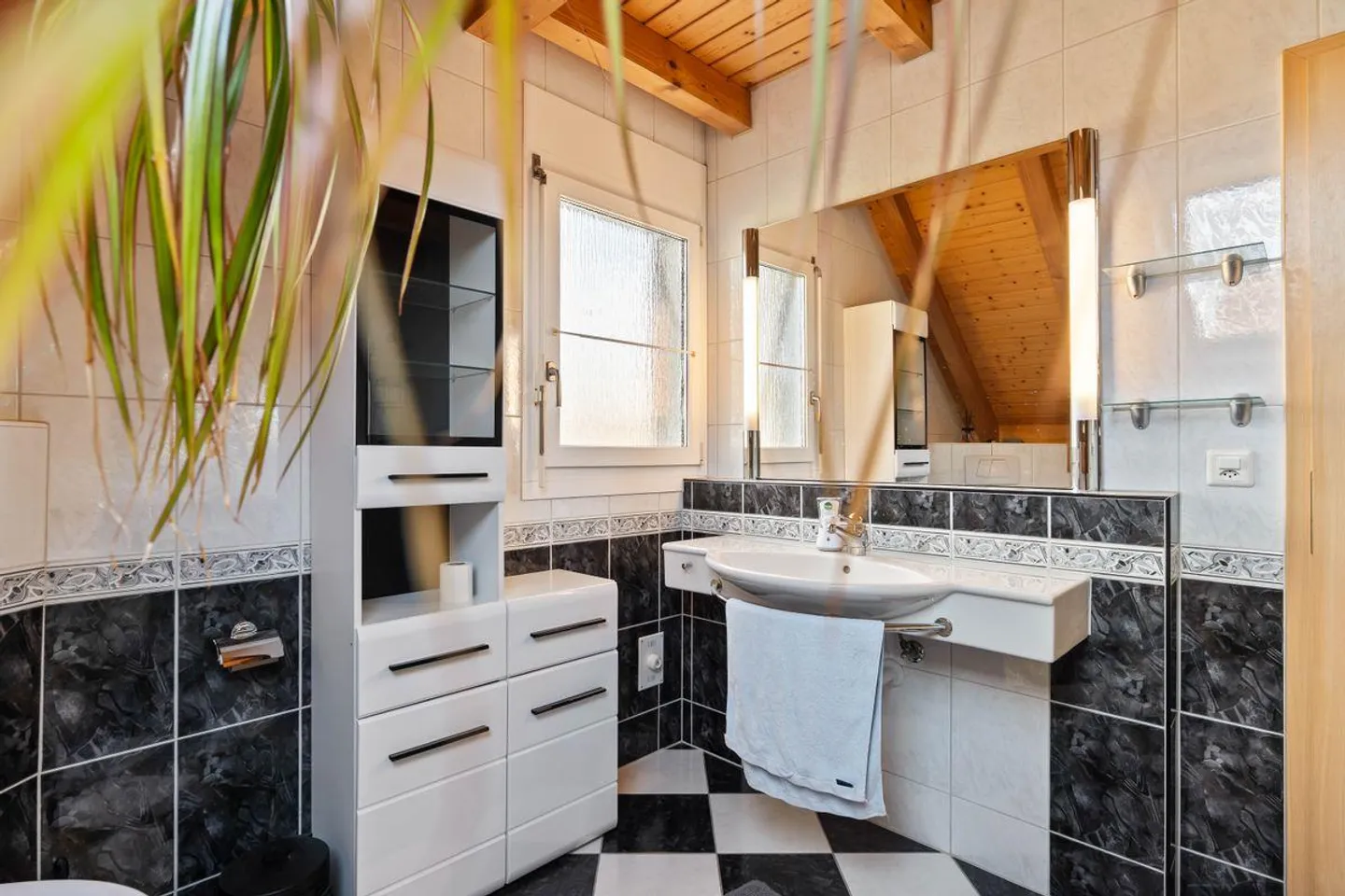 Charming Single Family Home - Photo 8 of 13