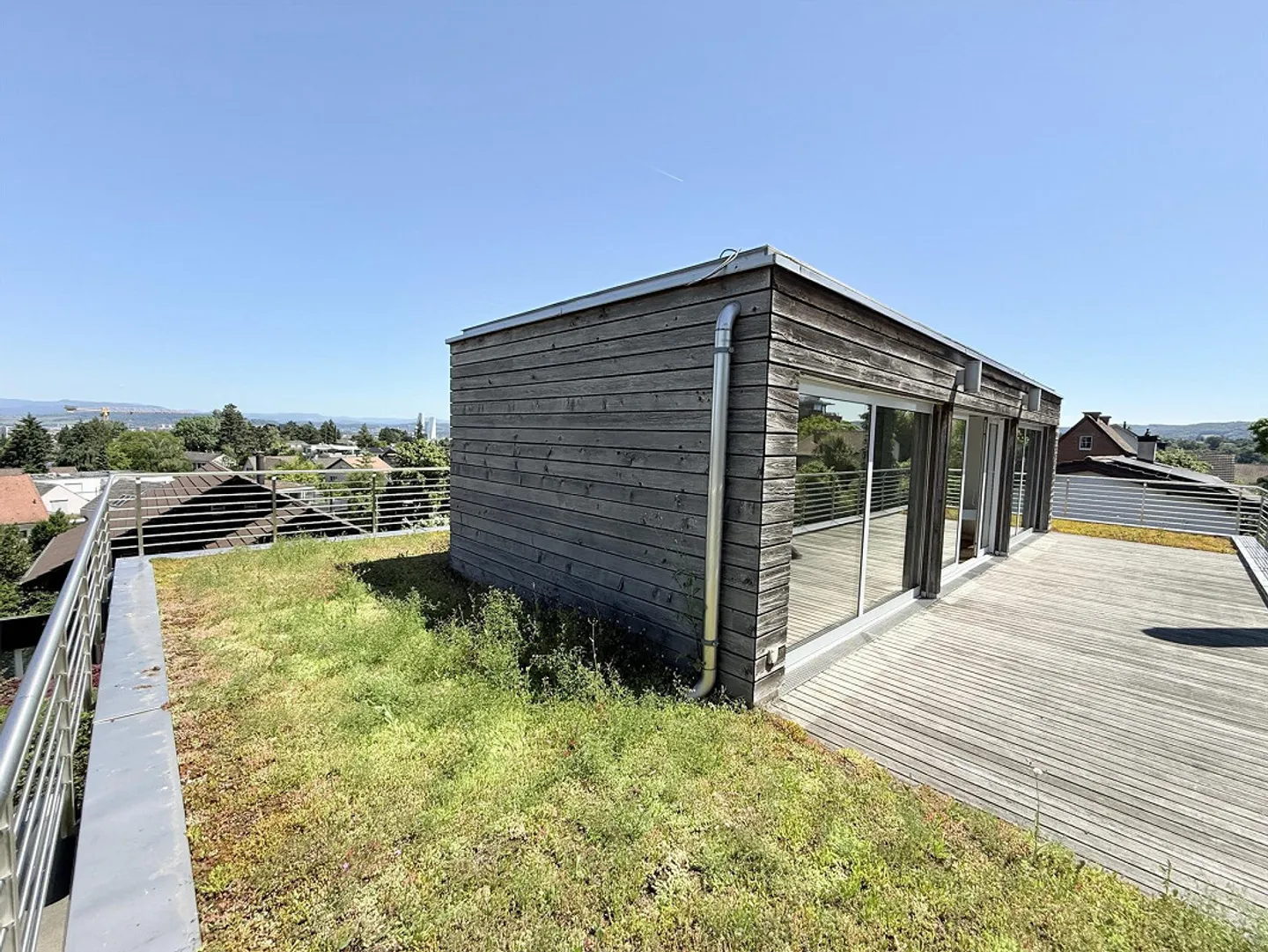 BINNINGEN : VILLA REPRÉSENTATIVE DE 7 CHAMBRES AVEC GRANDE PISCINE ET PROPRIÉTÉ DE RÊVE DANS UN QUARTIER RÉSIDENTIEL FAMILIAL - Photo 2 sur 13