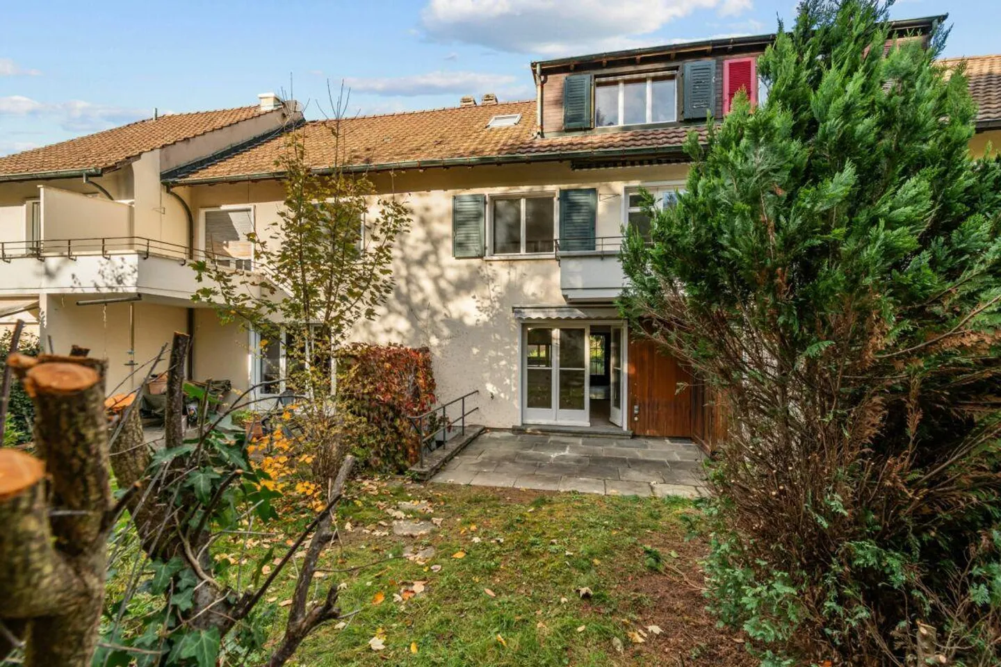 Family House in Binningen - Your Green Home with Garden - Photo 2 of 12