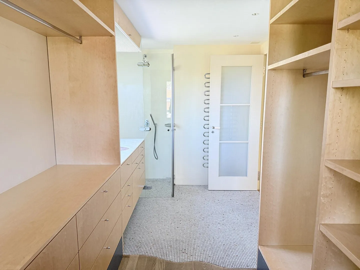 BINNINGEN : VILLA REPRÉSENTATIVE DE 7 CHAMBRES AVEC GRANDE PISCINE ET PROPRIÉTÉ DE RÊVE DANS UN QUARTIER RÉSIDENTIEL FAMILIAL - Photo 10 sur 13