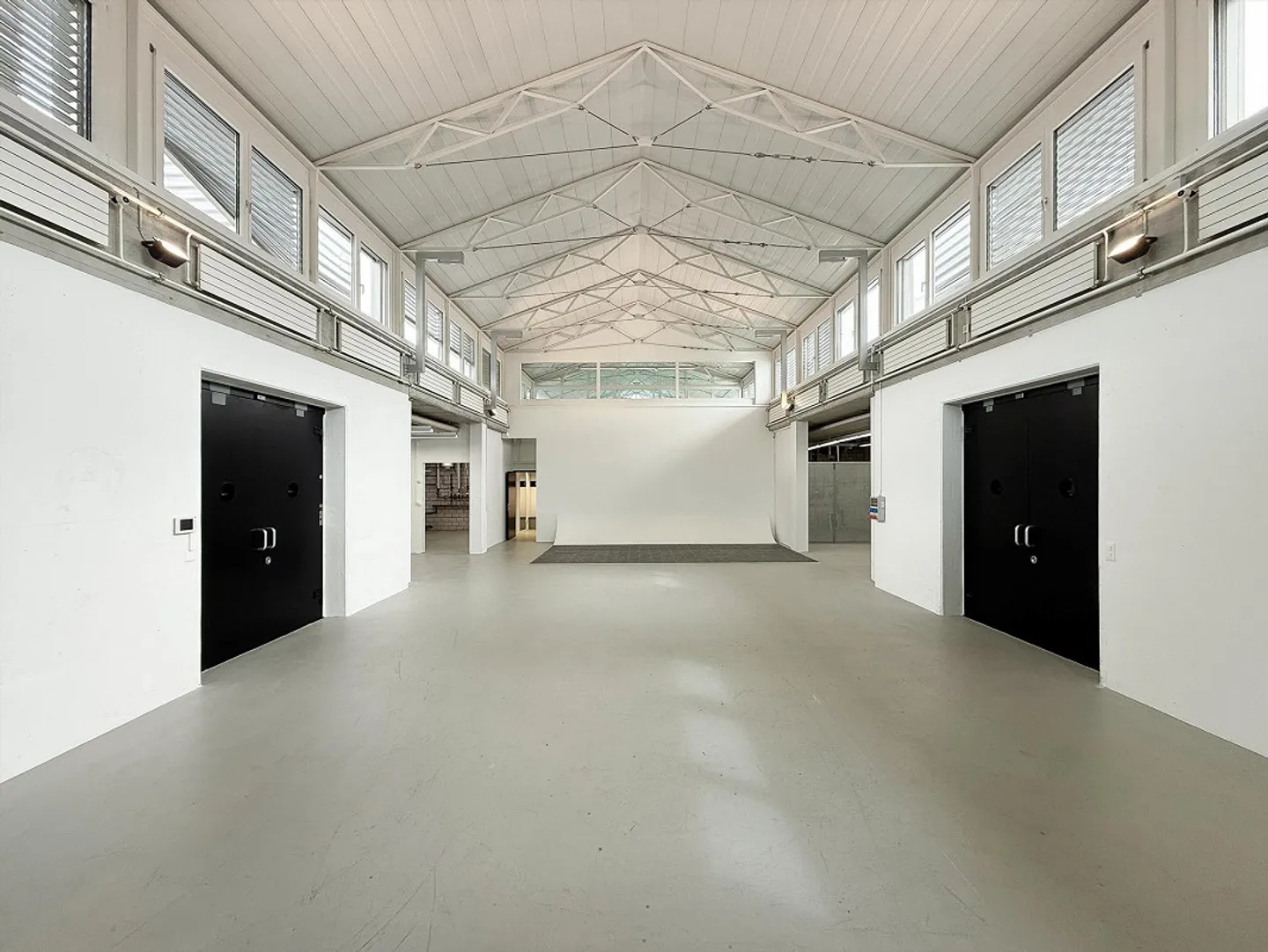 Spacious Office/Commercial Space in the West of St. Gallen - Photo 2 of 10