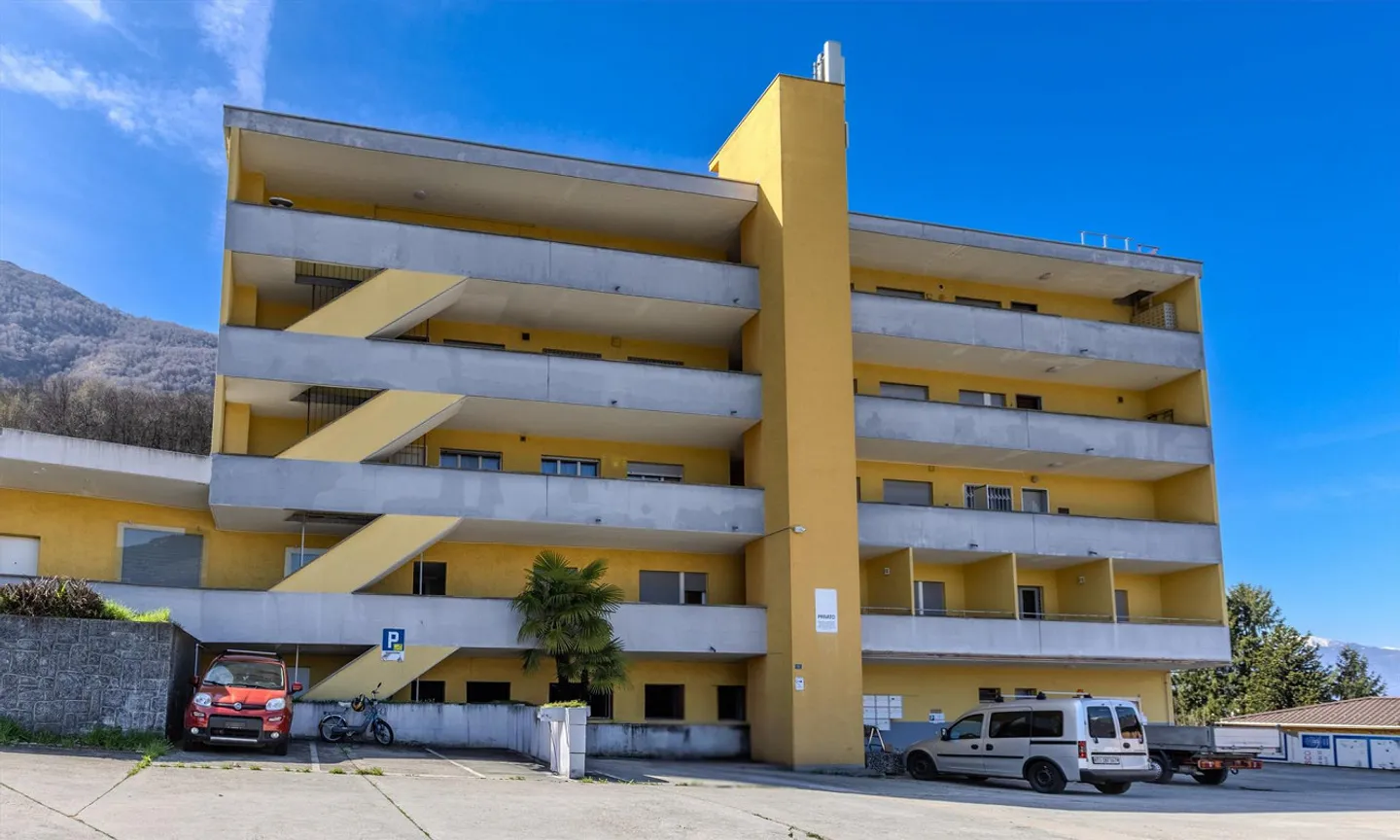 APPARTEMENT 2,5 PIÈCES RÉNOVÉ À CADENAZZO - Photo 7 sur 7