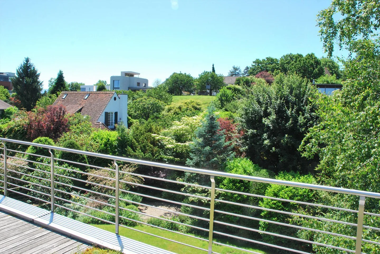 BINNINGEN : VILLA REPRÉSENTATIVE DE 7 CHAMBRES AVEC GRANDE PISCINE ET PROPRIÉTÉ DE RÊVE DANS UN QUARTIER RÉSIDENTIEL FAMILIAL - Photo 11 sur 13
