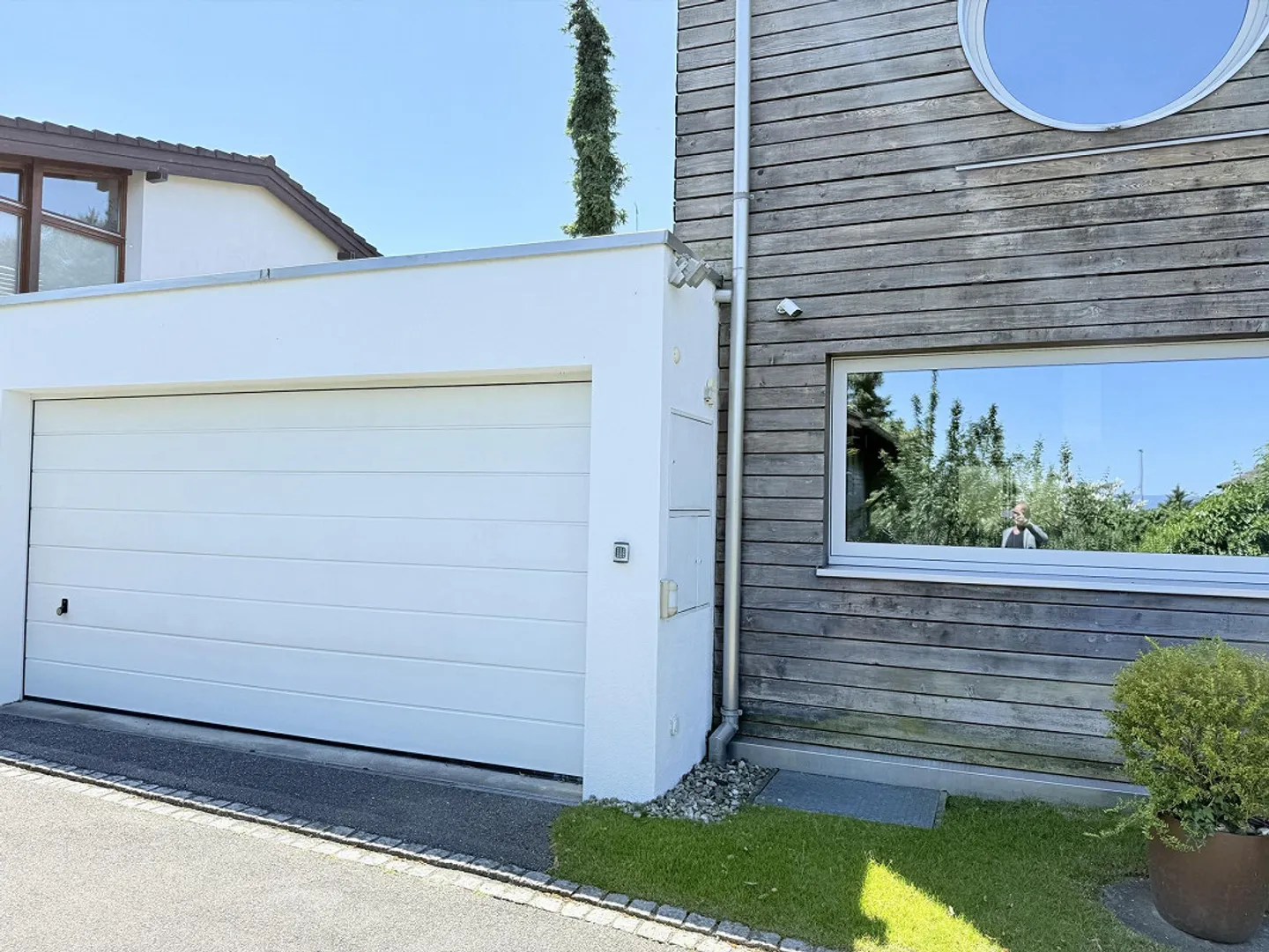 BINNINGEN : VILLA REPRÉSENTATIVE DE 7 CHAMBRES AVEC GRANDE PISCINE ET PROPRIÉTÉ DE RÊVE DANS UN QUARTIER RÉSIDENTIEL FAMILIAL - Photo 13 sur 13