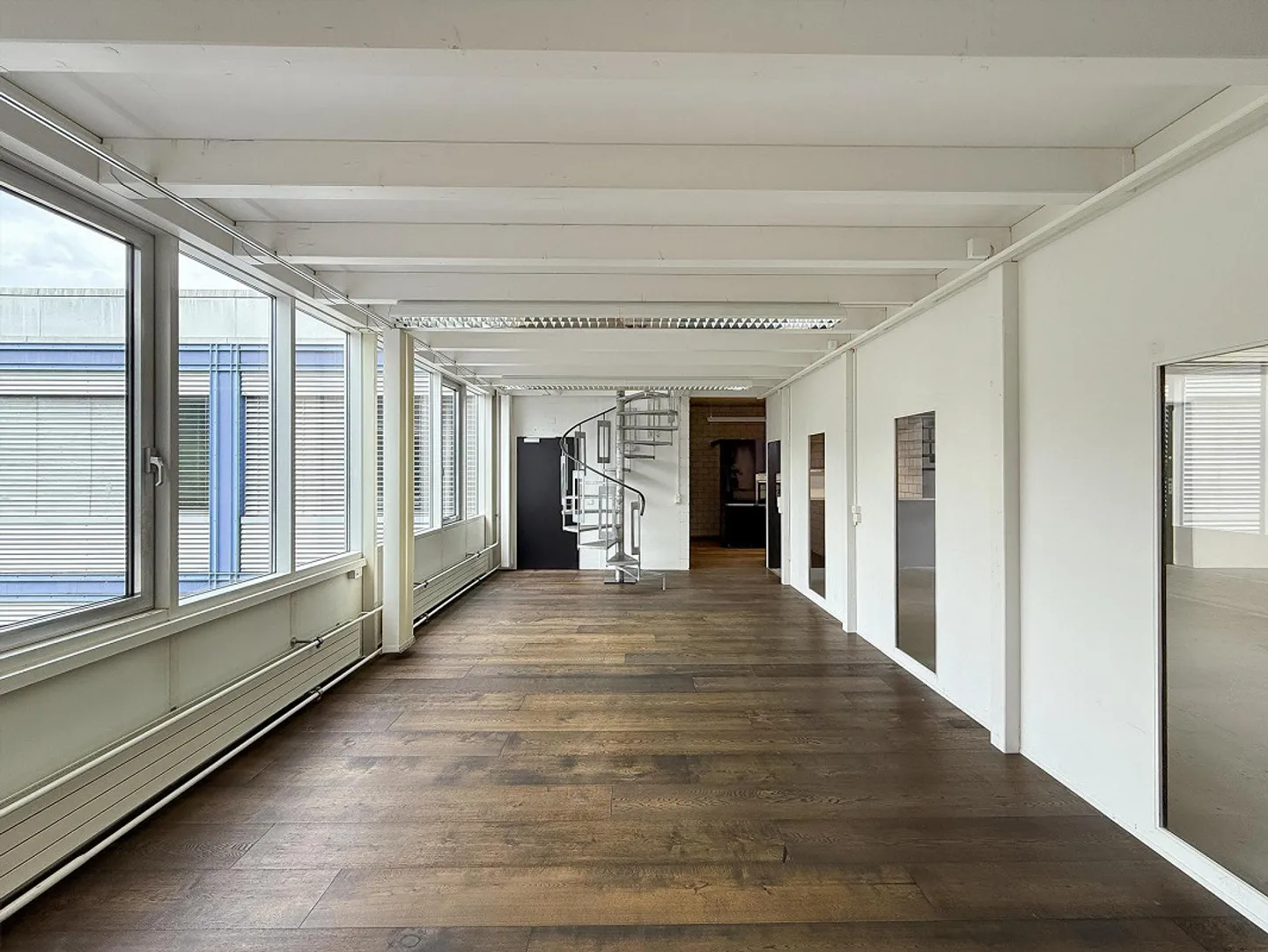 Spacious Office/Commercial Space in the West of St. Gallen - Photo 3 of 10