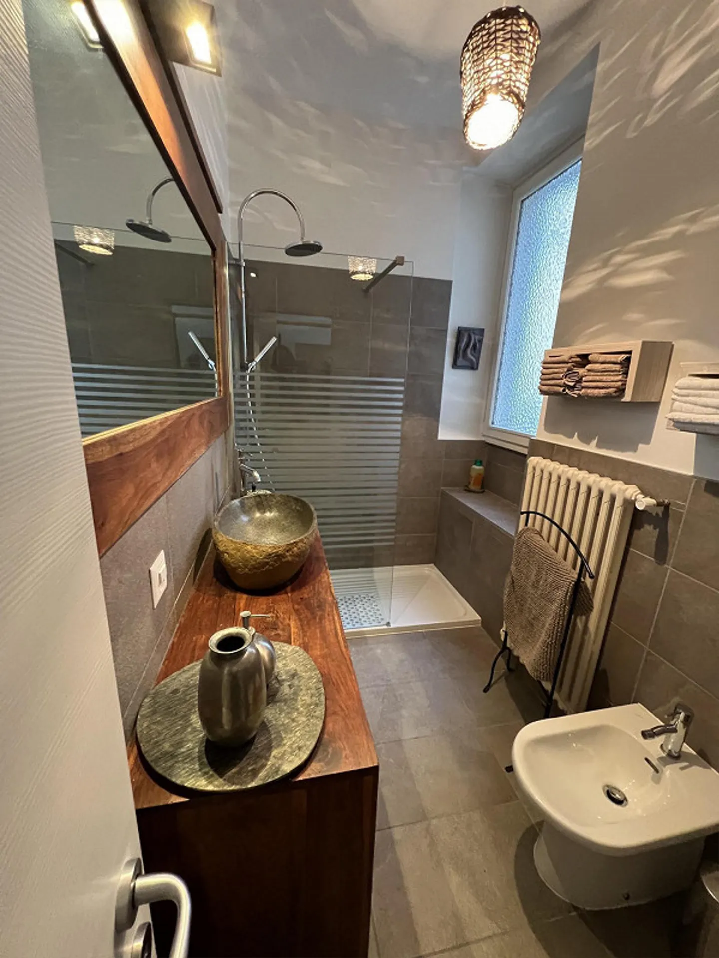 Chiasso, appartement récent de 2,5 pièces avec cuisine séparée - Photo 10 sur 10