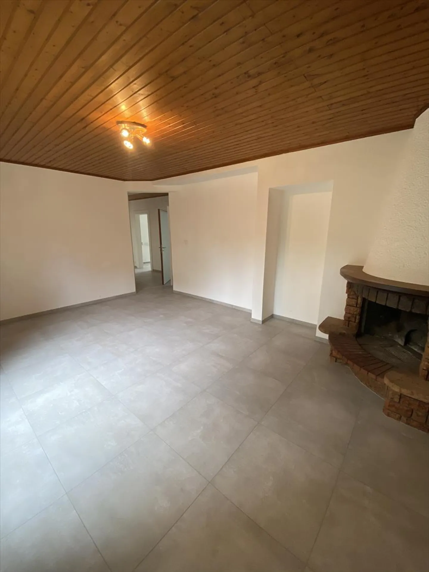 4-room apartment - Photo 2 of 5