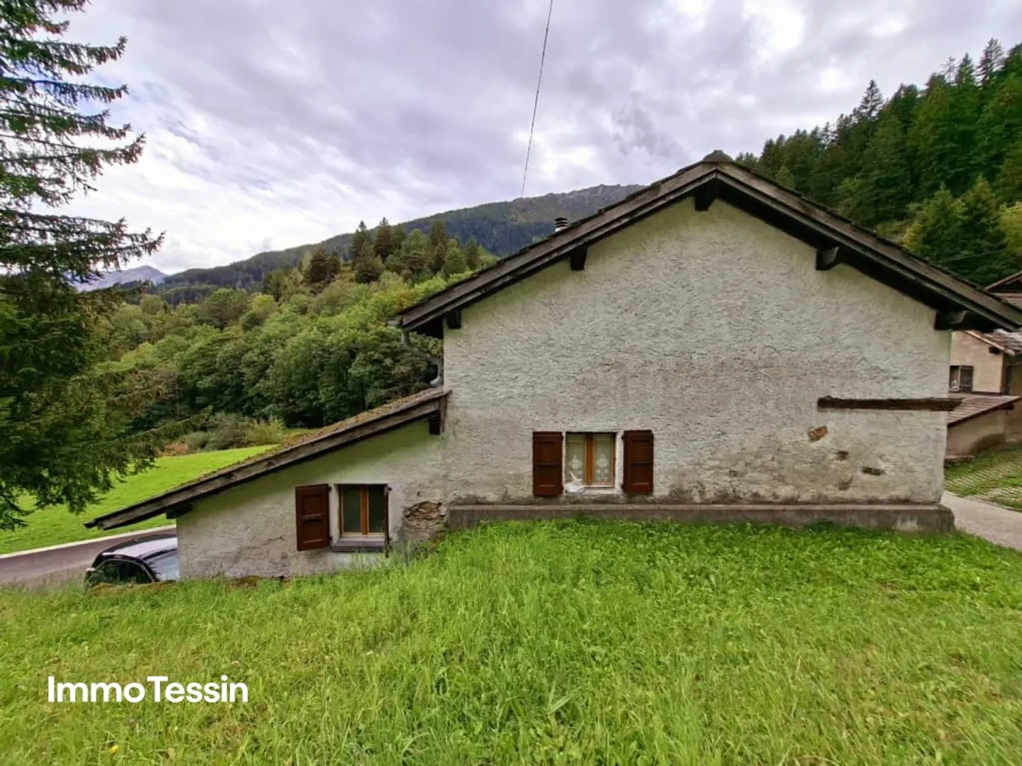 Affascinante e spaziosa casa ticinese vicino al Passo del Lukmanier con vista sulle montagne ticinesi - Foto 4 di 13