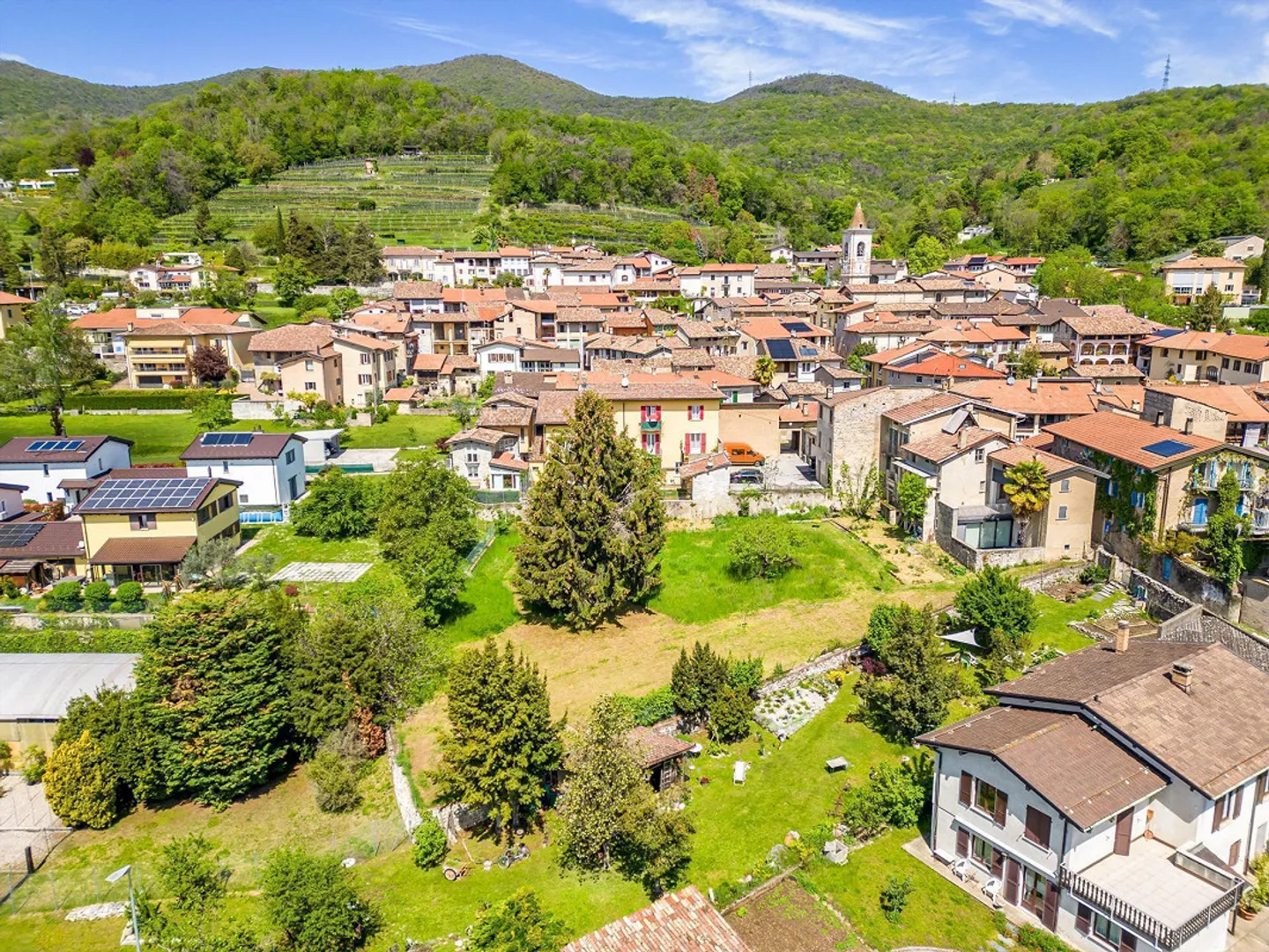 Arzo, magnifique terrain à bâtir en plein soleil - Photo 3 sur 4