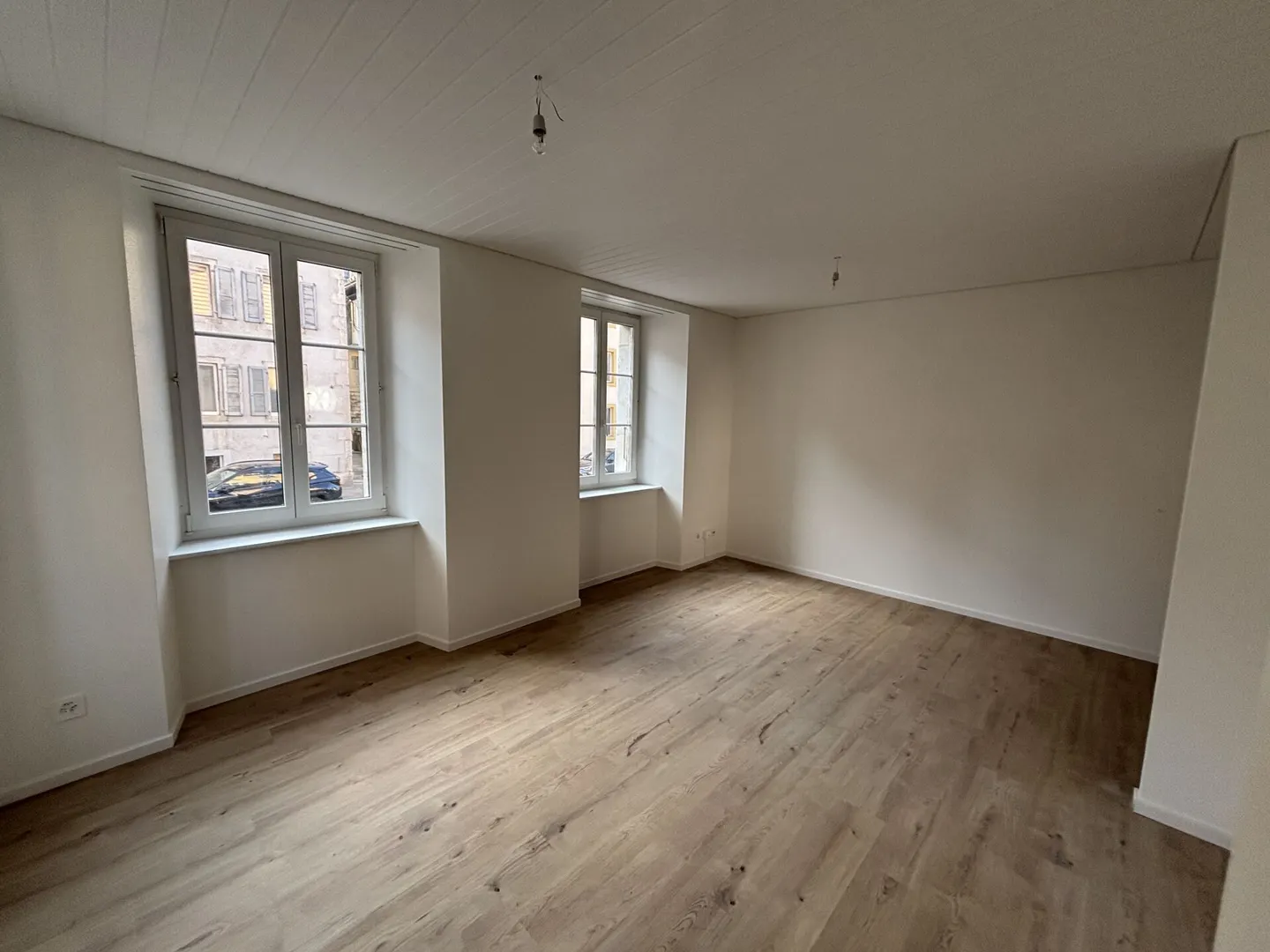 Appartement rénové au centre-ville - Photo 2 sur 7