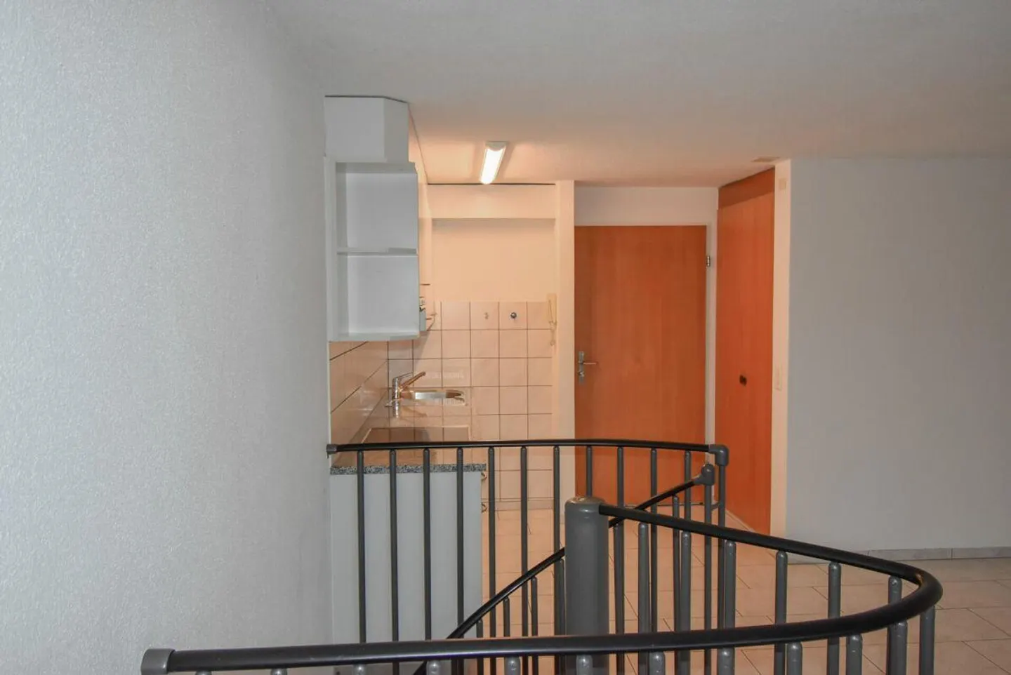 City-Close Living - 2 Room Apartment on Two Floors - Photo 4 of 9