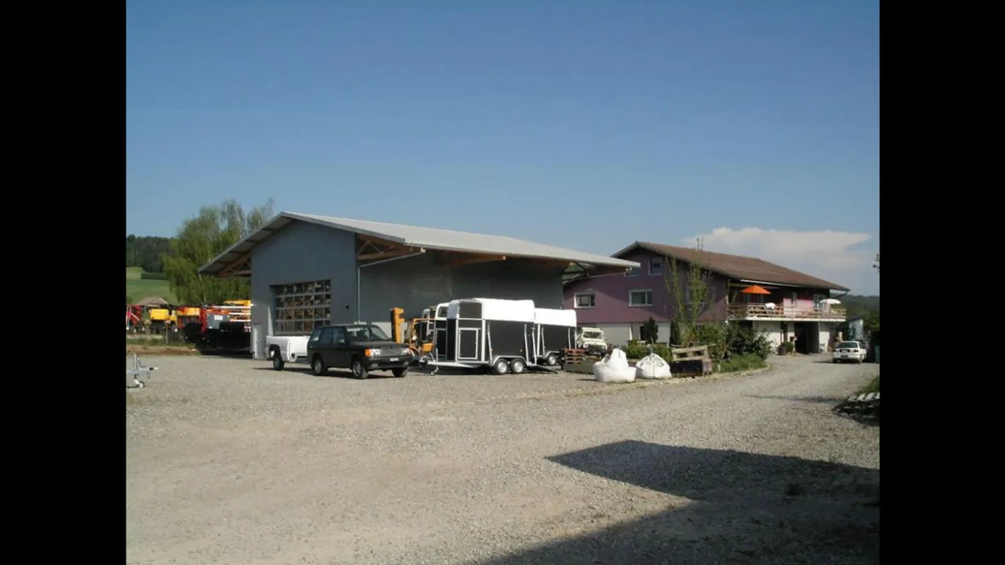 Capannone commerciale indipendente con pensiline 300m² - Foto 2 di 4