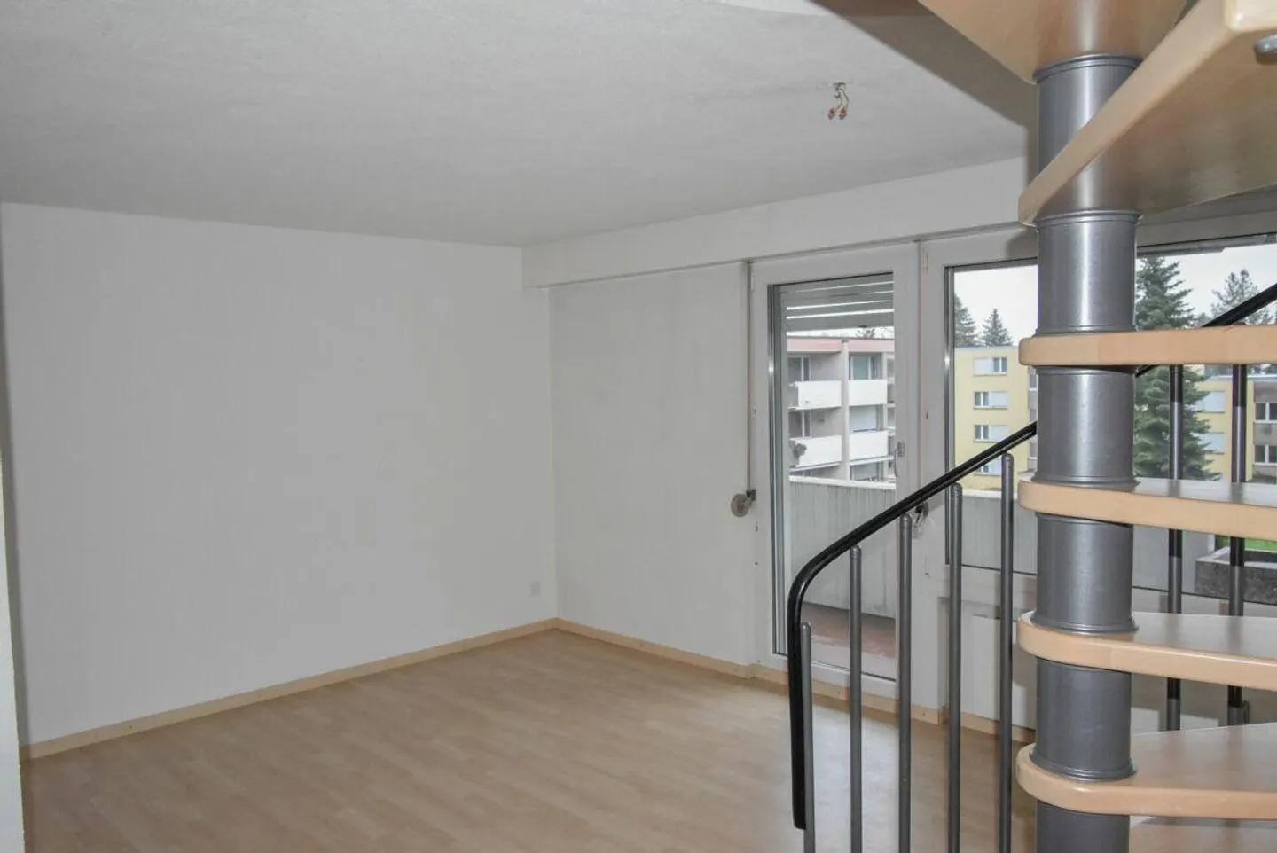 City-Close Living - 2 Room Apartment on Two Floors - Photo 7 of 9