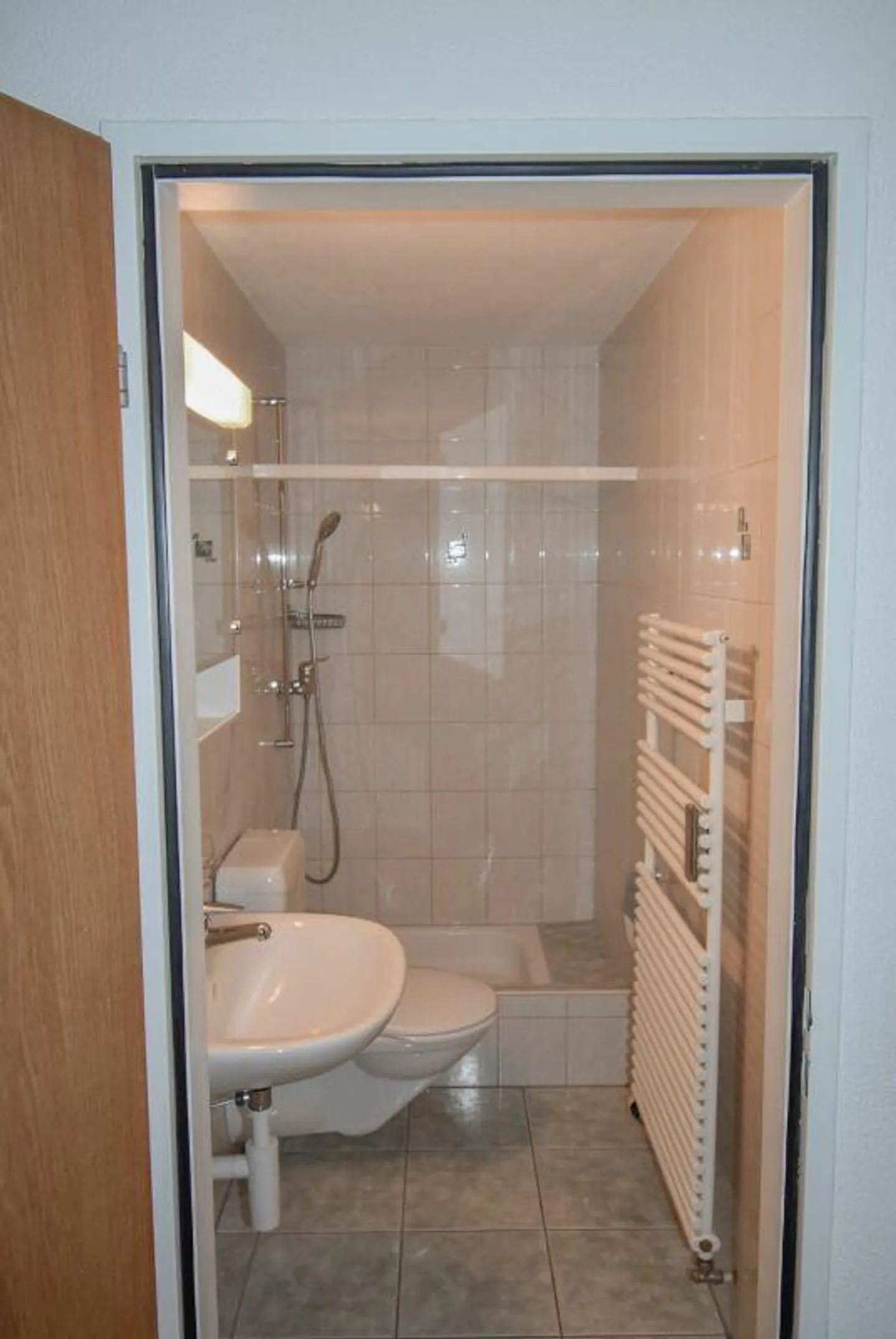 City-Close Living - 2 Room Apartment on Two Floors - Photo 6 of 9