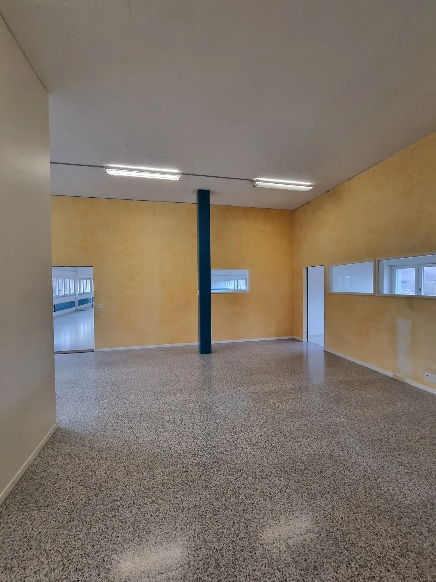 Immeuble mixte à louer - Photo 3 sur 8