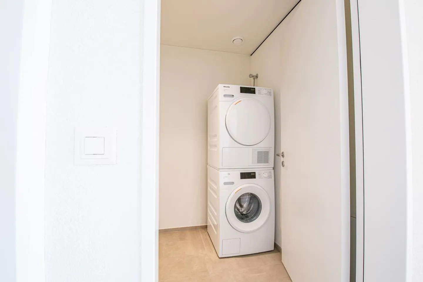 Urban Living in Zurich - Photo 7 of 8