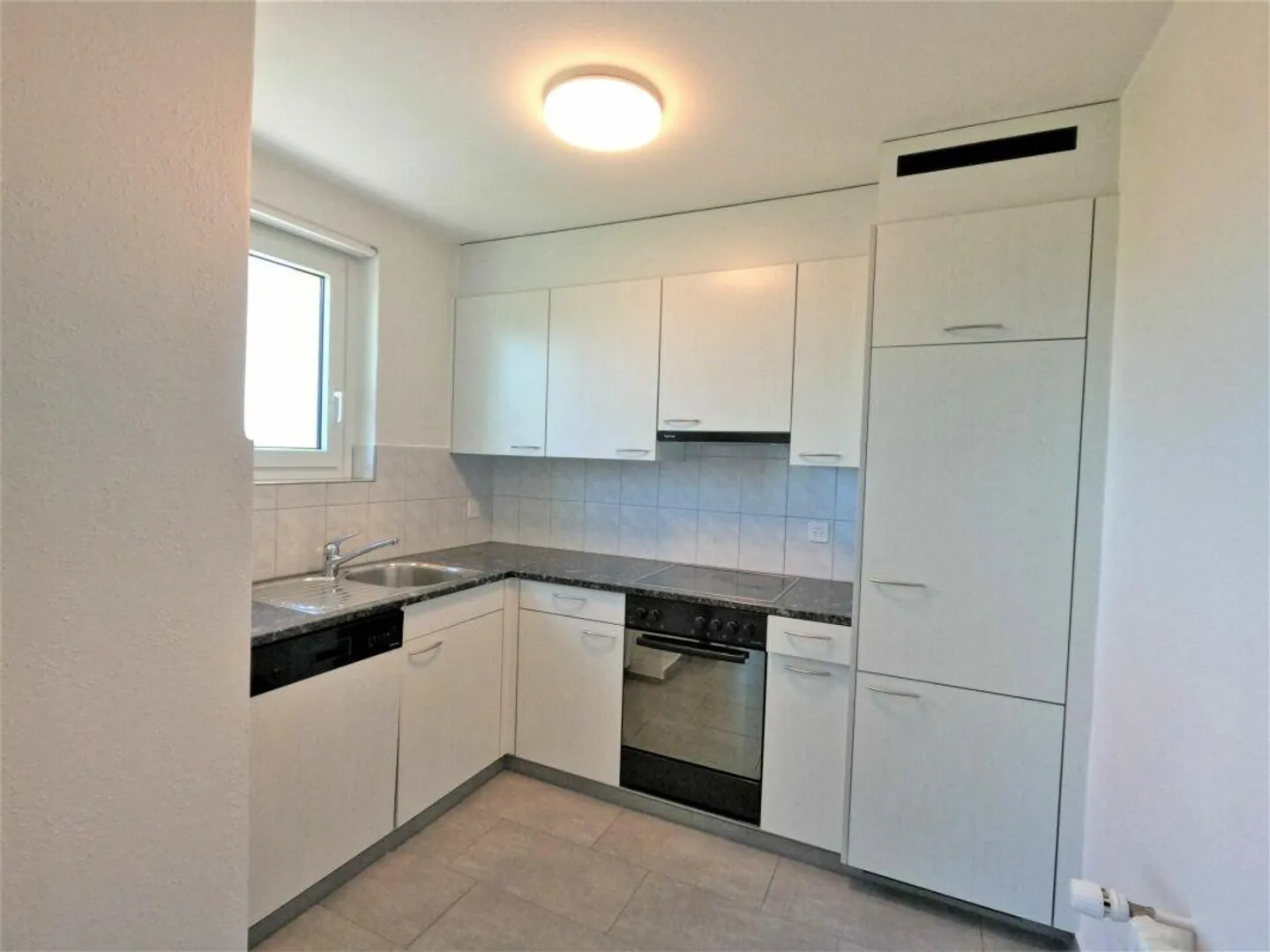 Appartement ancien familial avec balcon dans un emplacement calme - Photo 3 sur 11