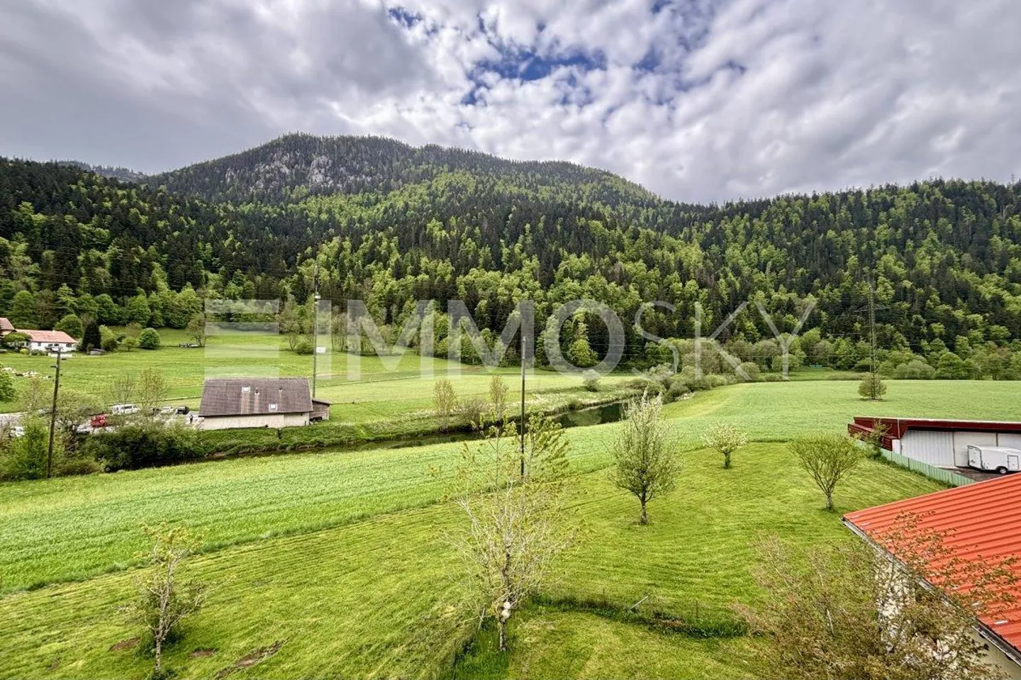 Maison avec 2 appartements, à 20 min de Neuchâtel - Photo 2 sur 5