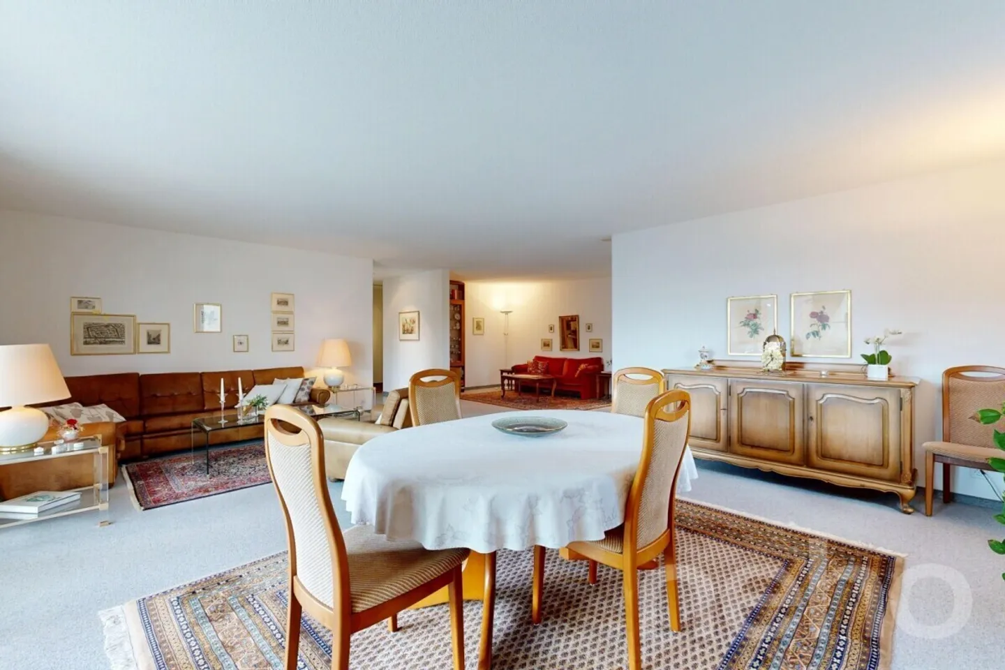 Spacious and bright apartment in a prime location - Photo 1 of 12