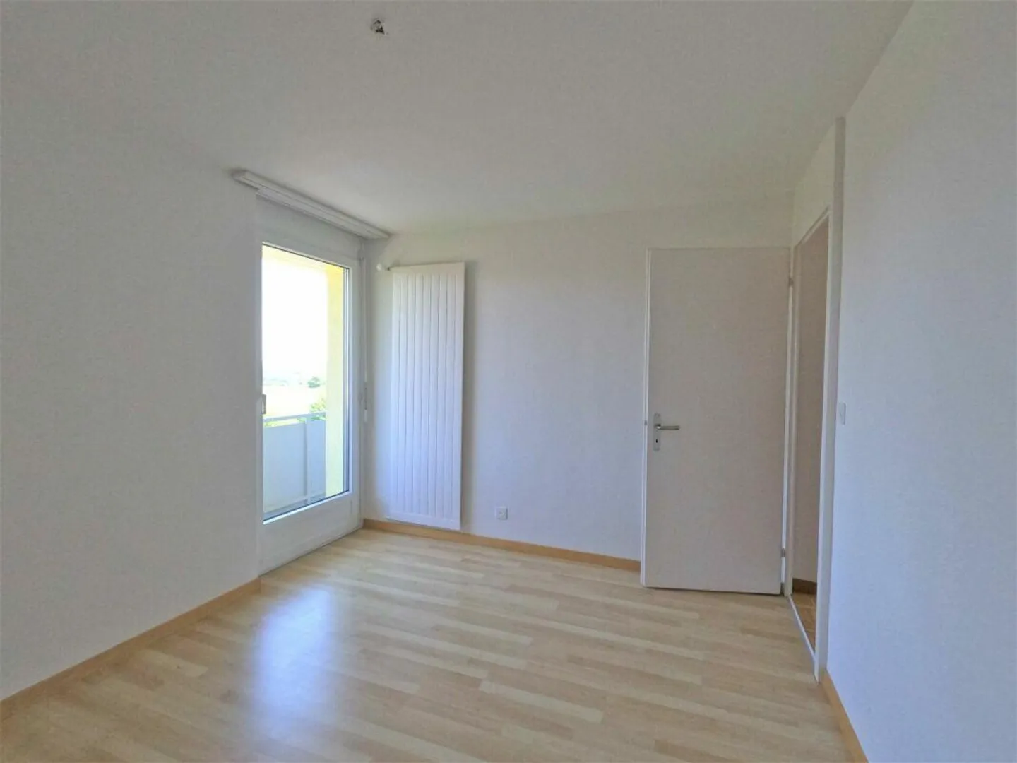 Appartement ancien familial avec balcon dans un emplacement calme - Photo 7 sur 11