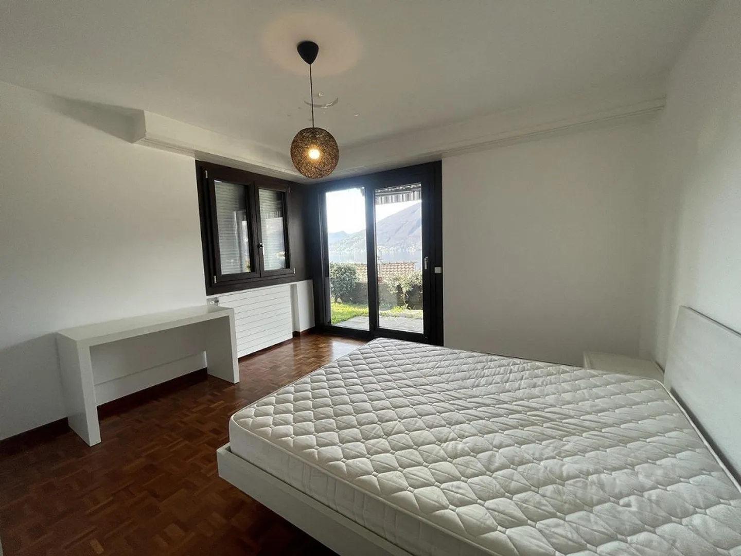 Appartement élégant avec vue sur le lac - Photo 8 sur 9