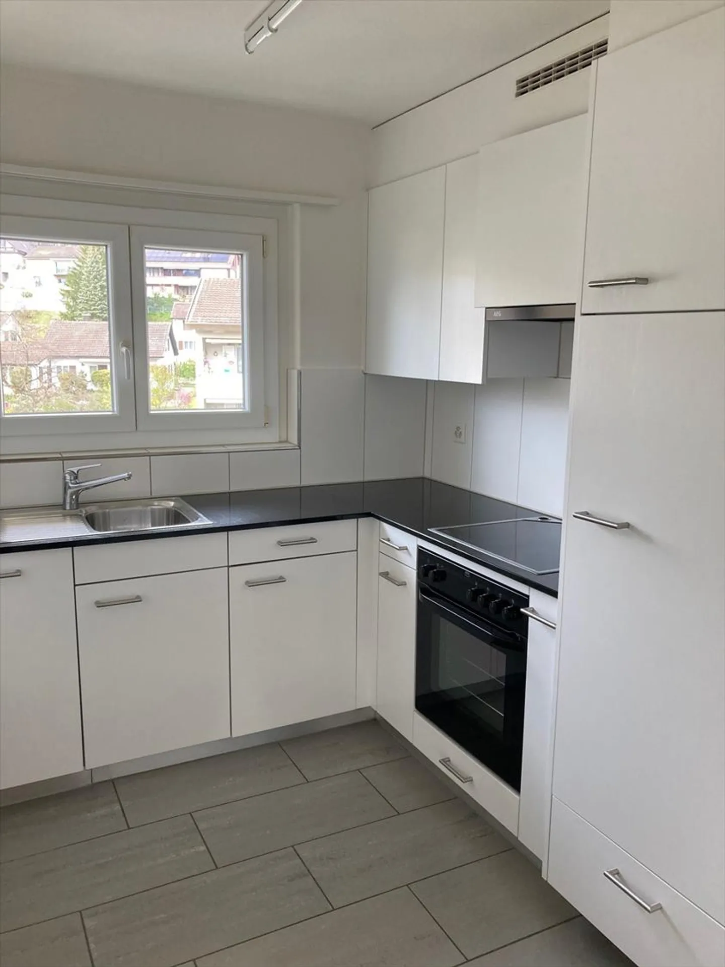 Beautiful apartment in a quiet location - Photo 3 of 8