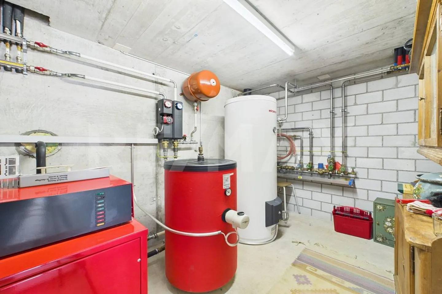 Modern Family Home with Vineyard - Photo 11 of 13