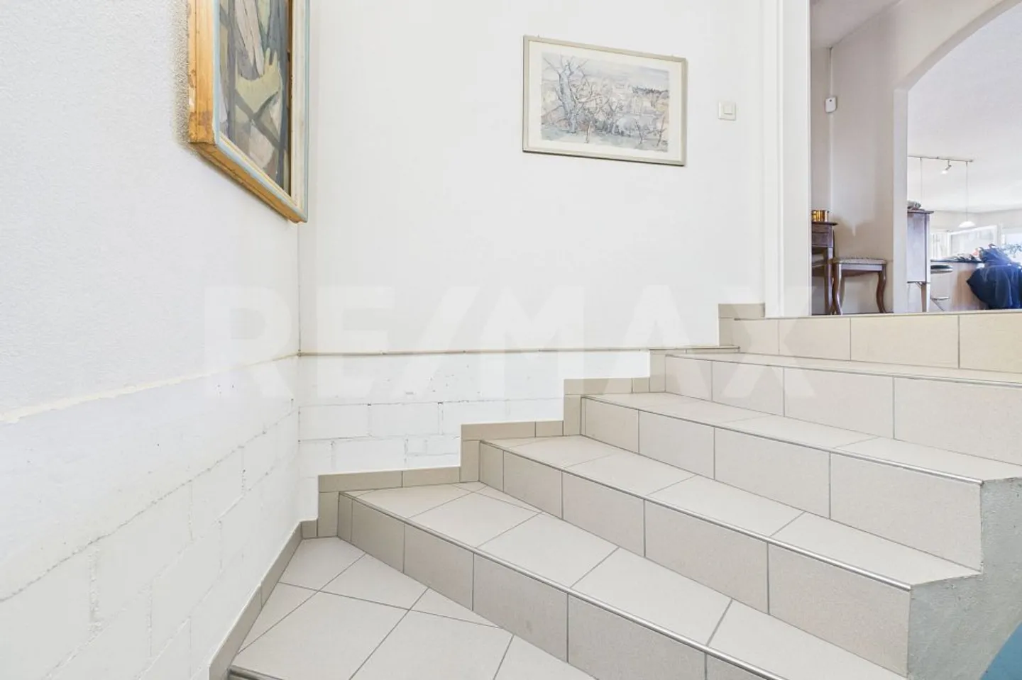 Modern Family Home with Vineyard - Photo 12 of 13