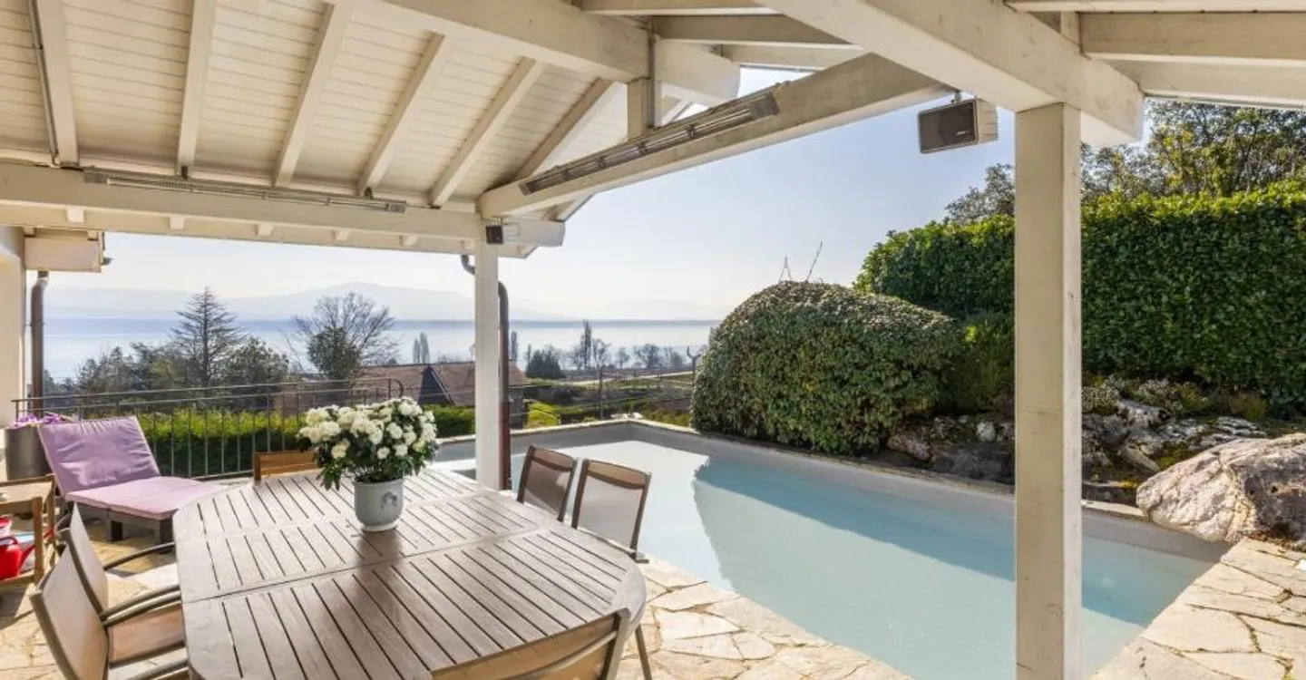 Villa with lake and Alps view - Photo 4 of 13