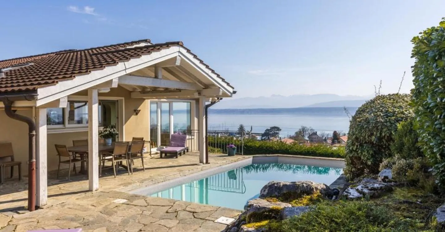 Villa with lake and Alps view - Photo 1 of 13