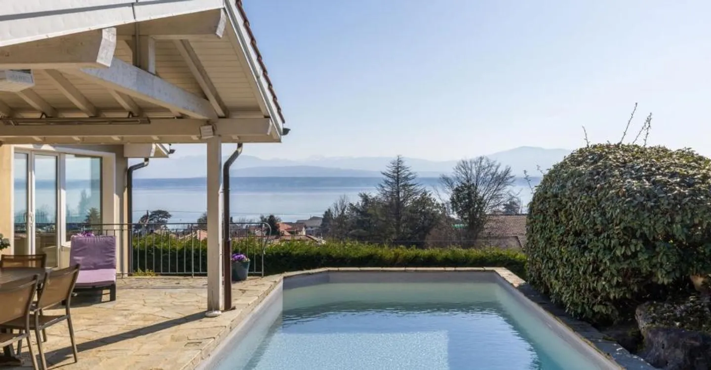 Villa with lake and Alps view - Photo 3 of 13