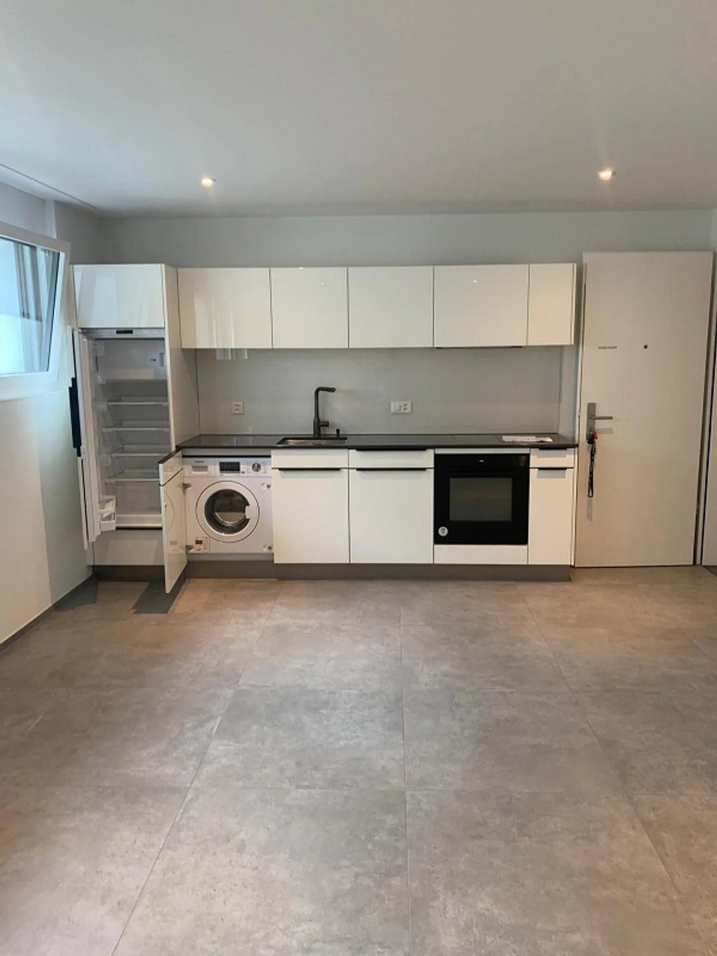 Pratteln - Spacious hobby room with kitchen for rent - Photo 1 of 4