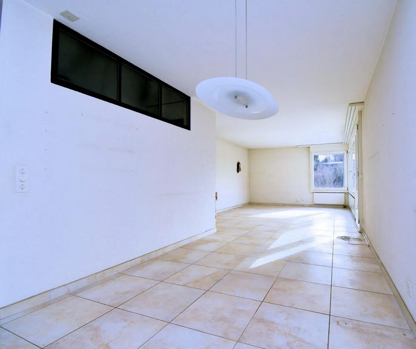 Terrassenhaus mit schöner Aussicht und viel Potenzial - Photo 2 sur 17