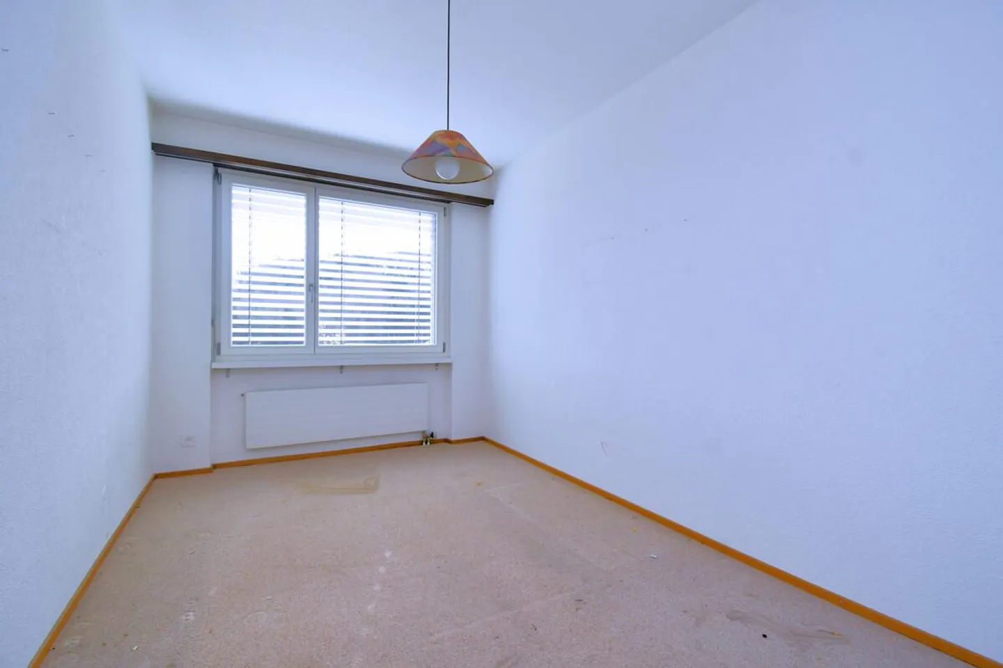 Terrassenhaus mit schöner Aussicht und viel Potenzial - Photo 4 sur 17