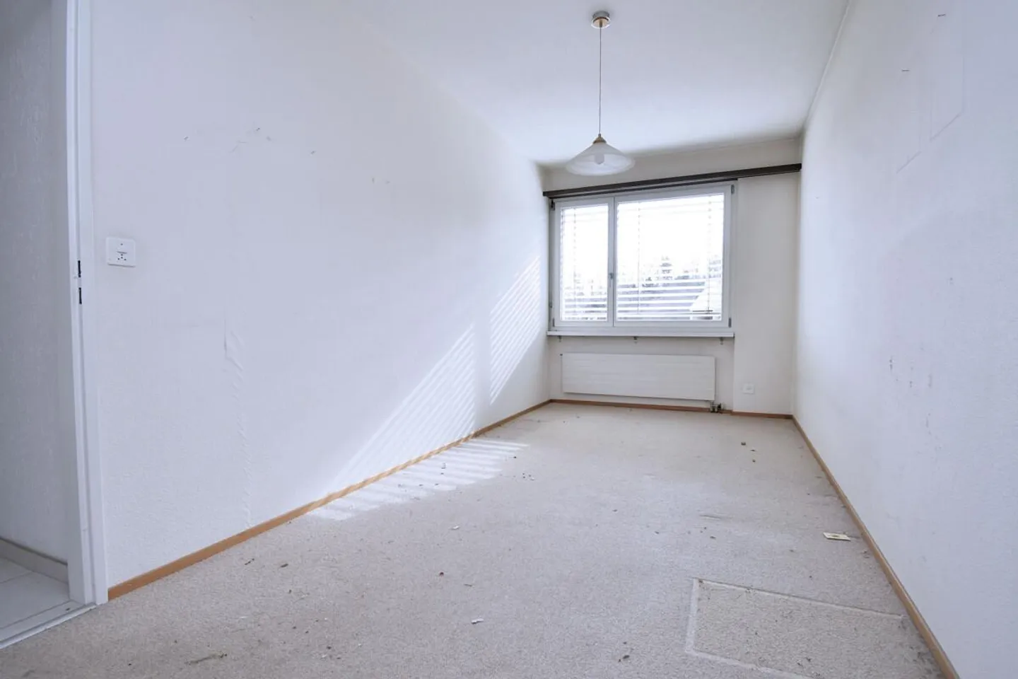 Terrassenhaus mit schöner Aussicht und viel Potenzial - Photo 5 sur 17