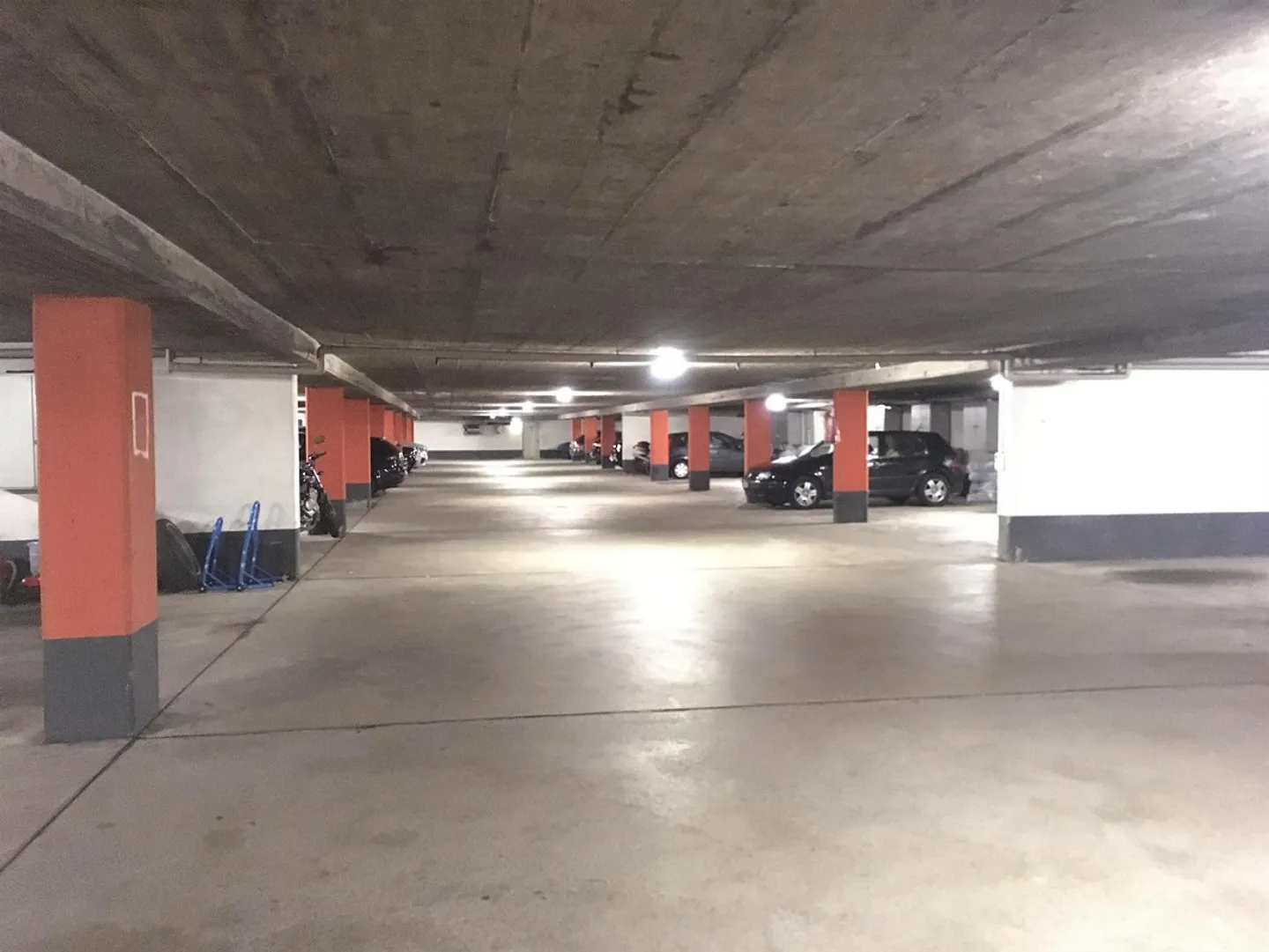 Place de parking dans le garage souterrain - Photo 1 sur 1