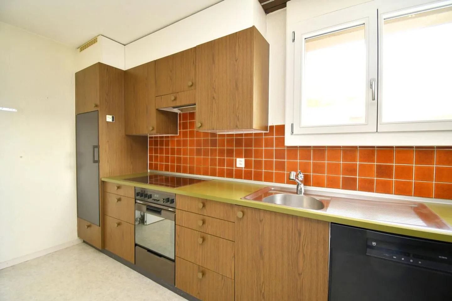 Terrassenhaus mit schöner Aussicht und viel Potenzial - Photo 7 sur 17