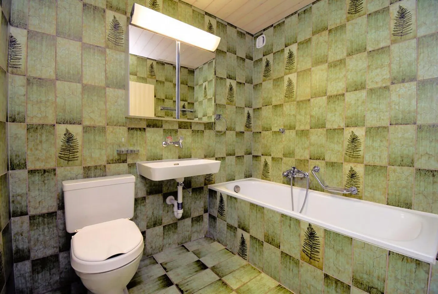 Terrassenhaus mit schöner Aussicht und viel Potenzial - Photo 9 sur 17